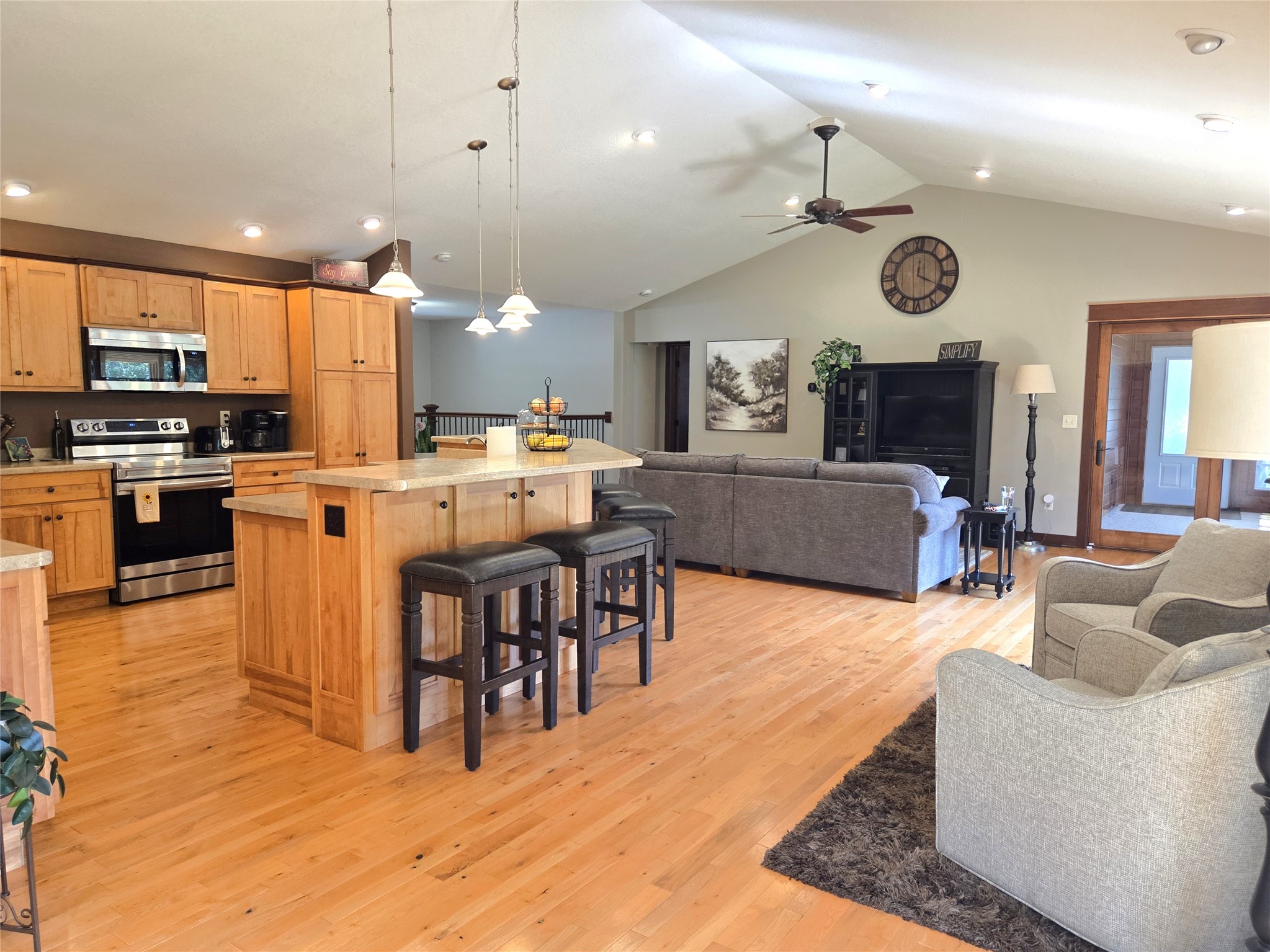 910 Scharbillig Court Property Photo 8