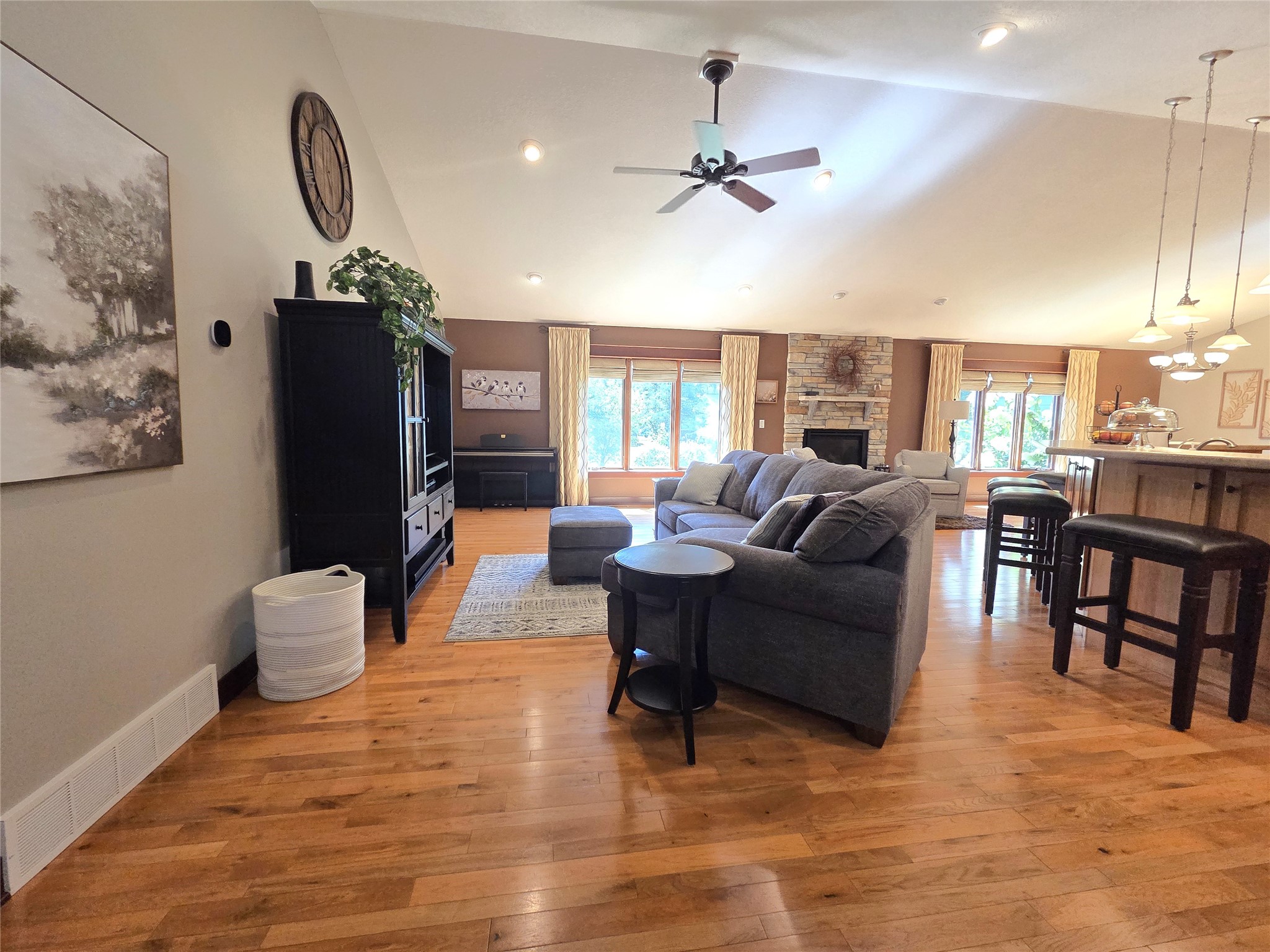 910 Scharbillig Court Property Photo 12