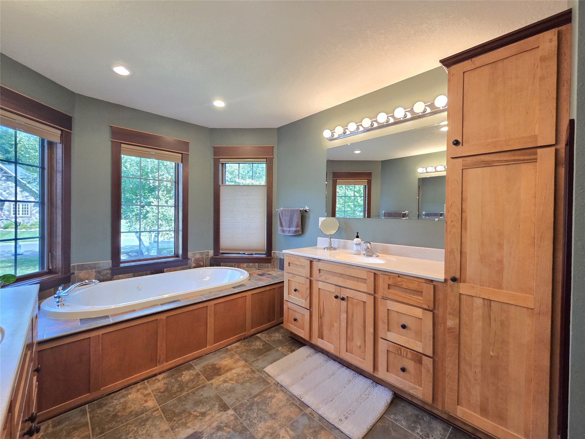 910 Scharbillig Court Property Photo 19