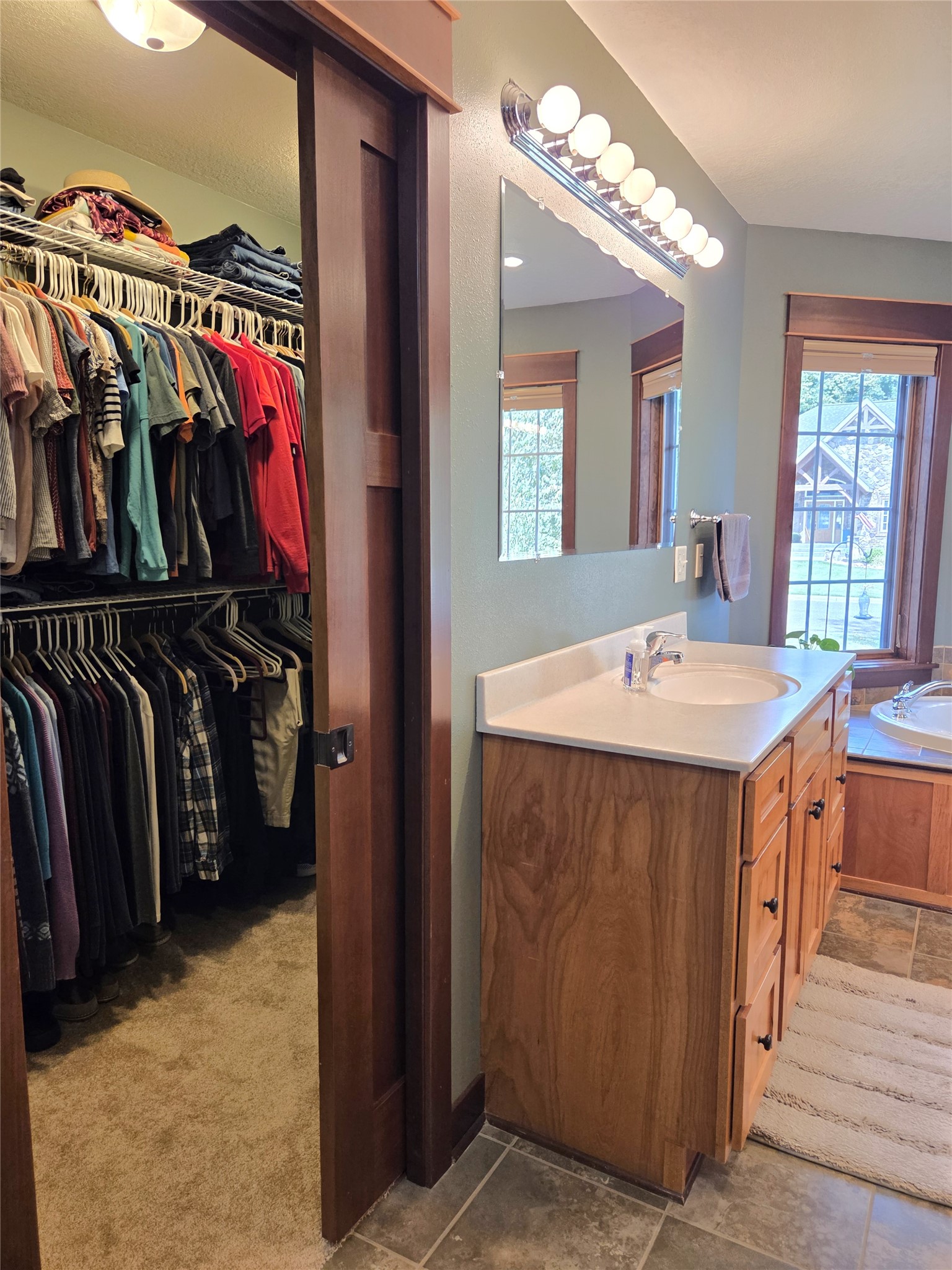910 Scharbillig Court Property Photo 22