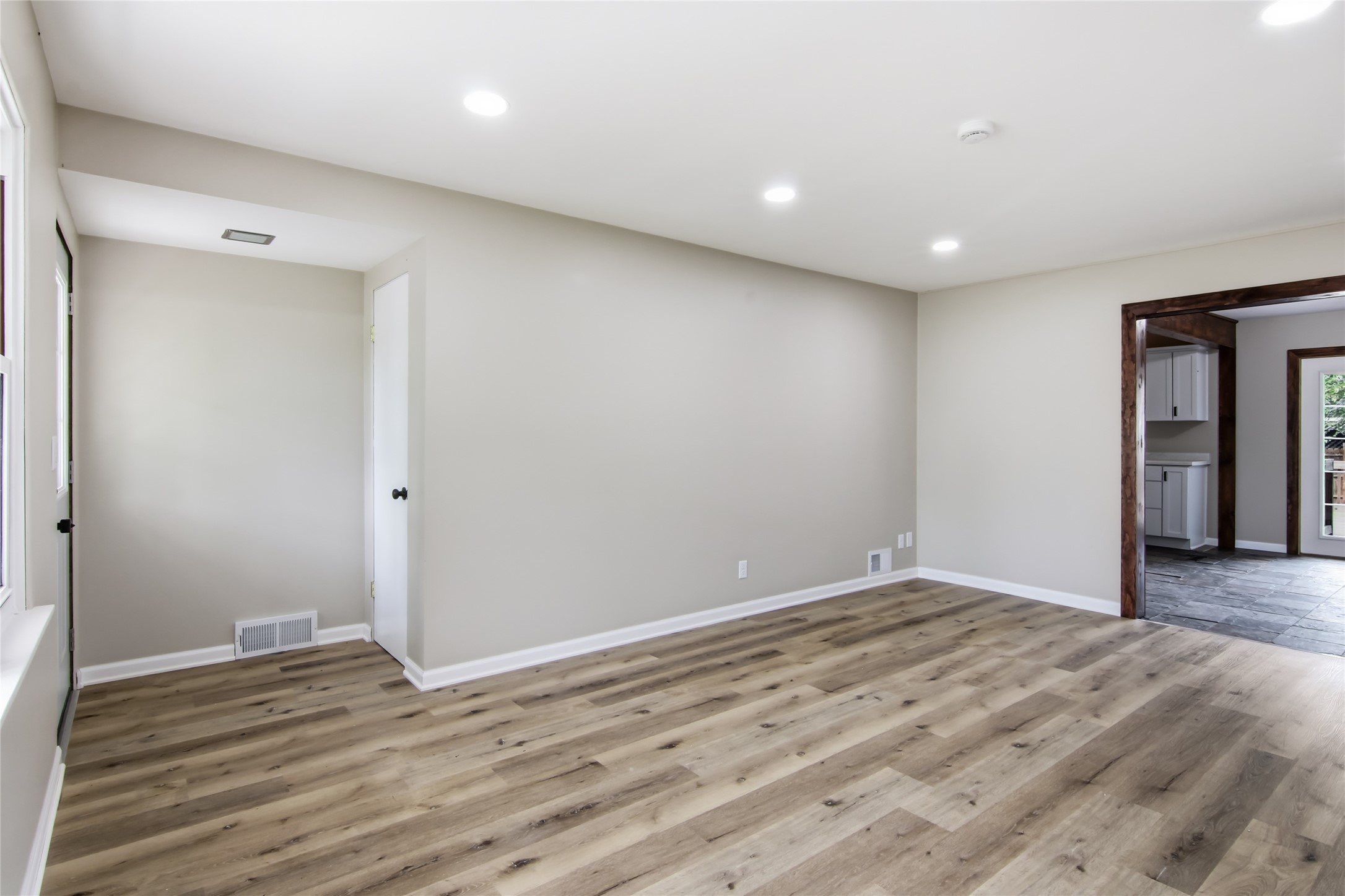 1616 Donald Avenue Property Photo 2