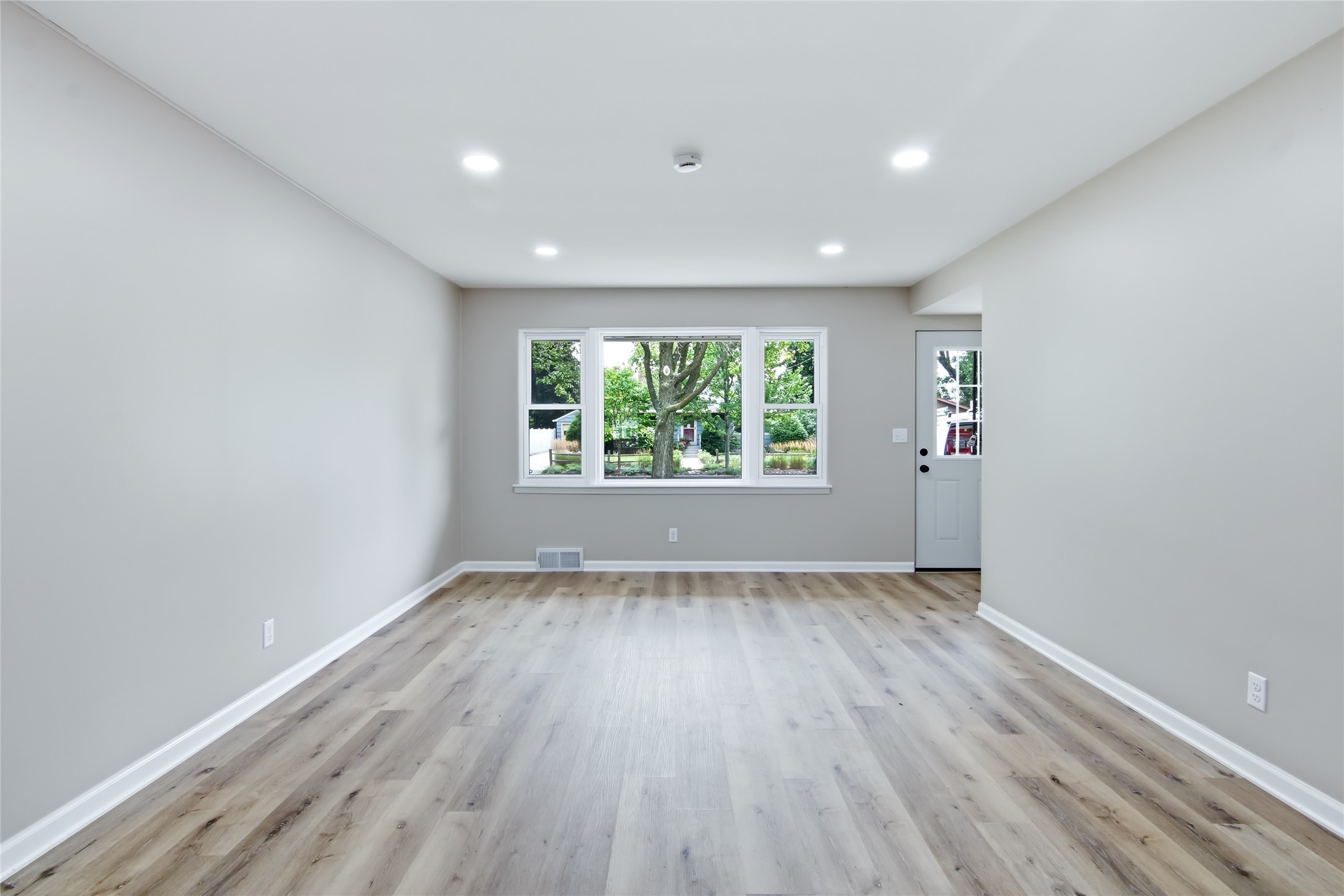 1616 Donald Avenue Property Photo 3