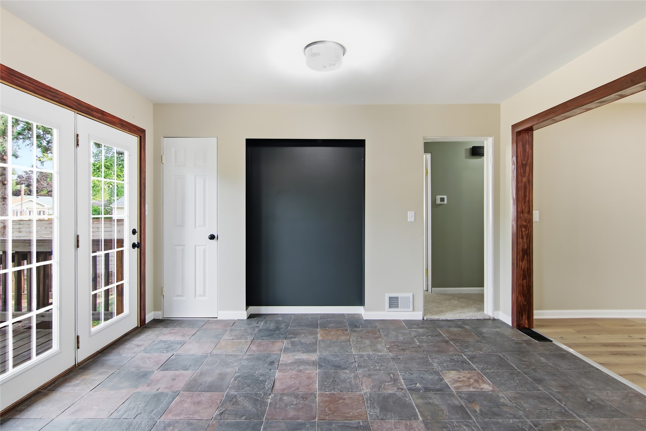 1616 Donald Avenue Property Photo 9