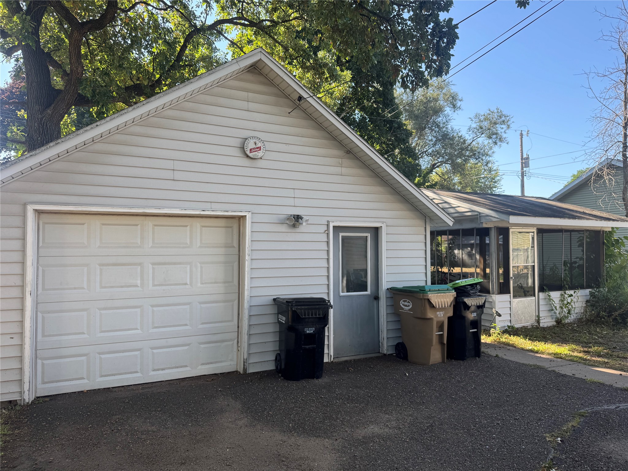 915 Miles Street 1-2 Property Photo 4