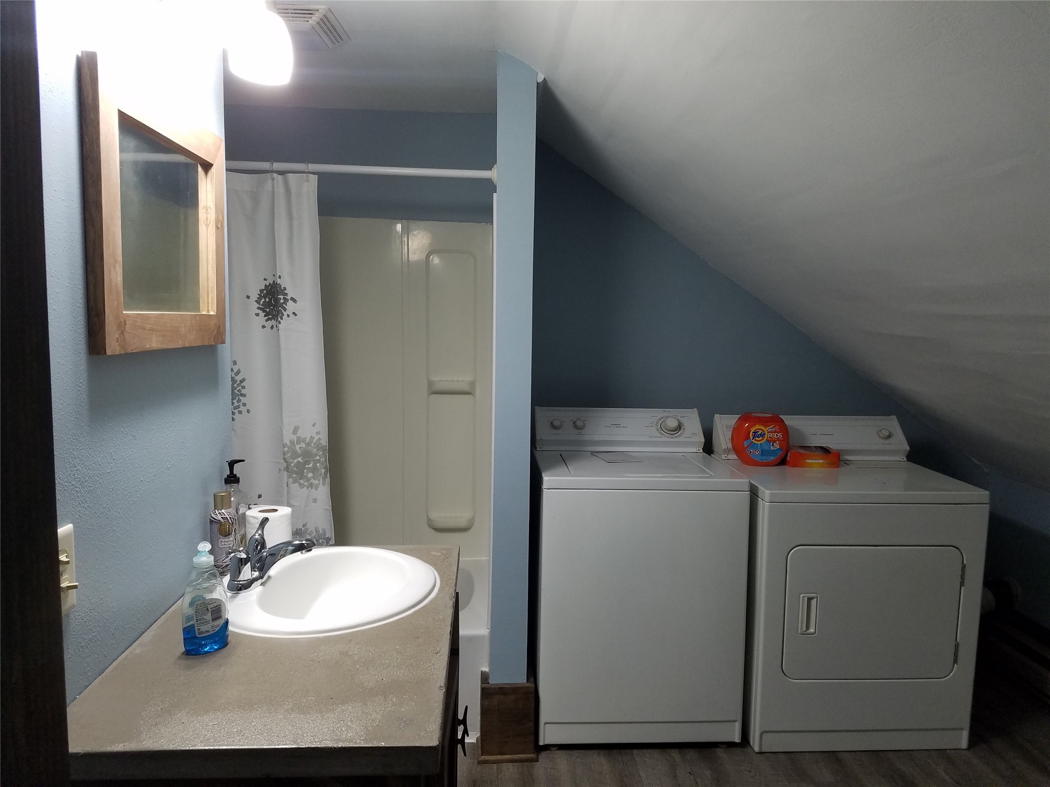 915 Miles Street 1-2 Property Photo 7