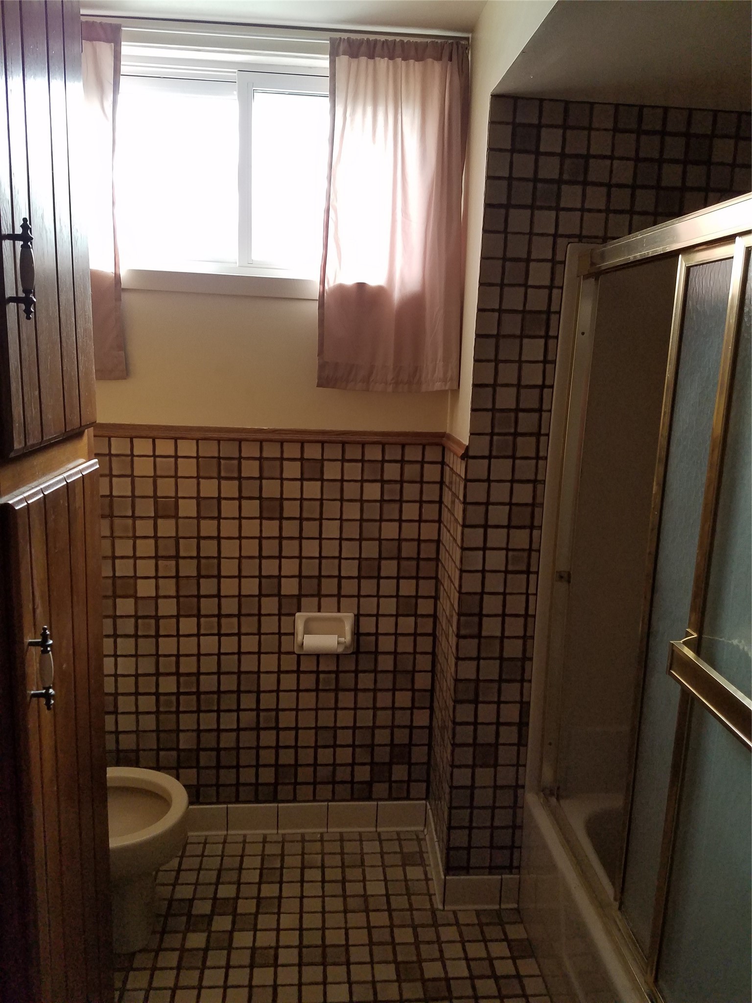 915 Miles Street 1-2 Property Photo 16