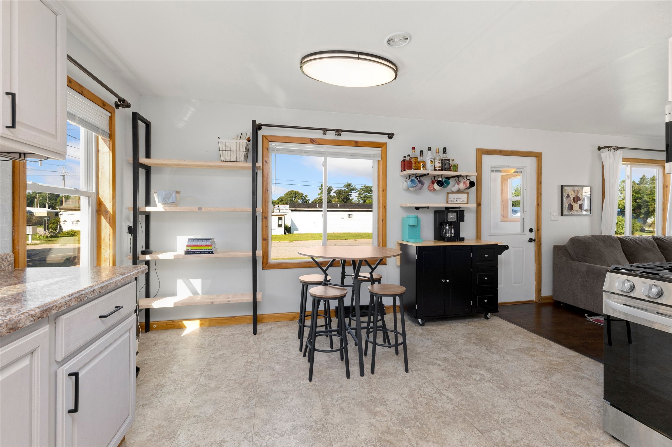 651 Elm Street Property Photo 8