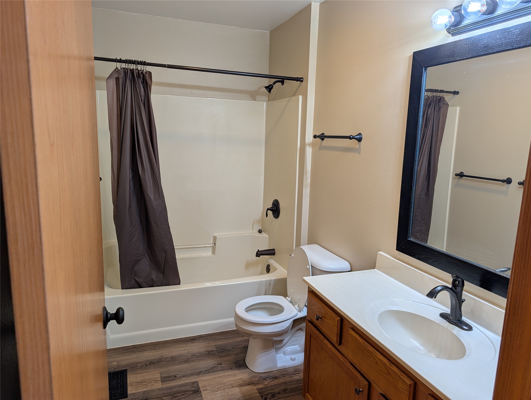 400-402 Main St 400-402 Property Photo 7