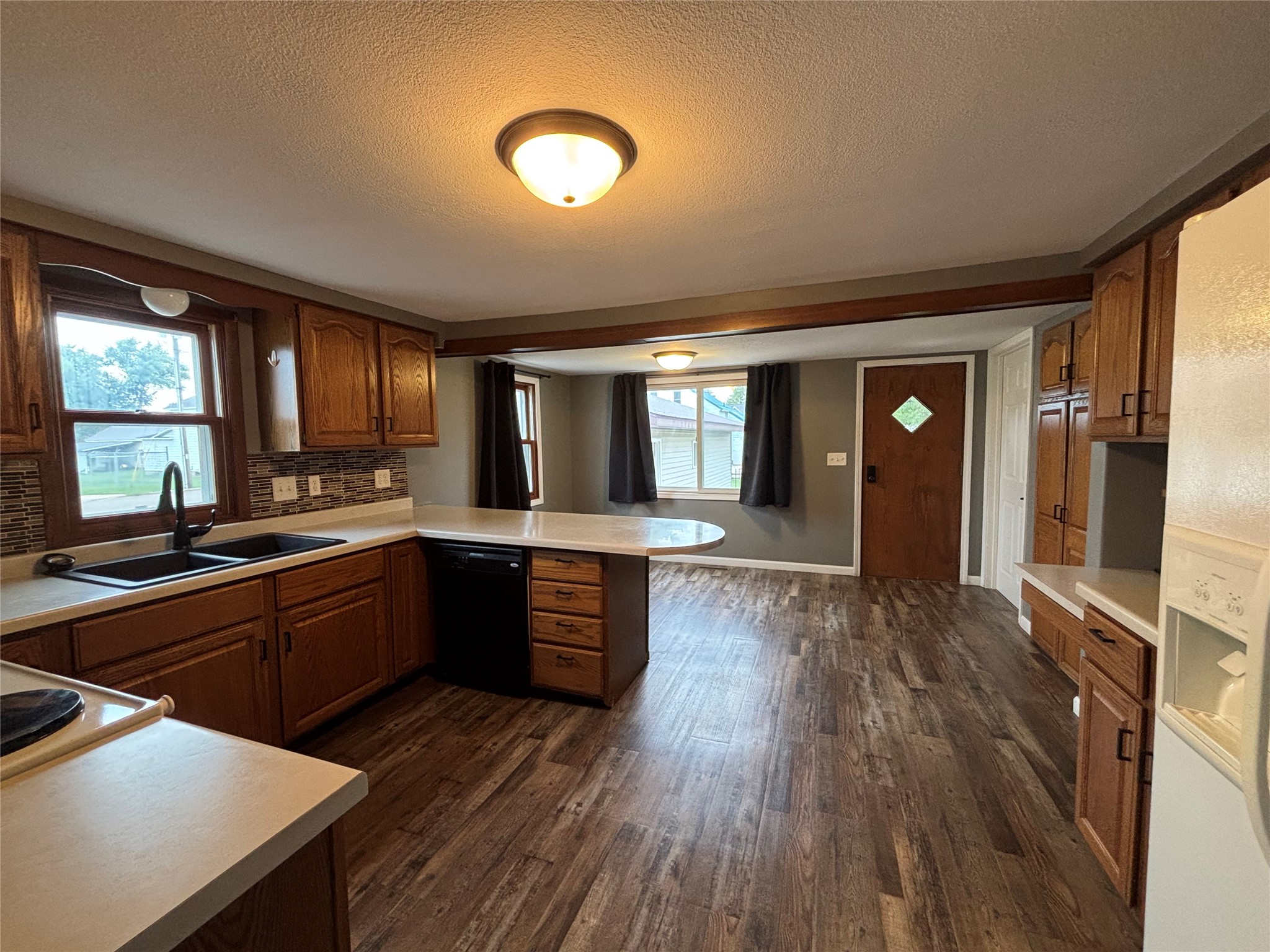 902 Queen Street Property Photo 12