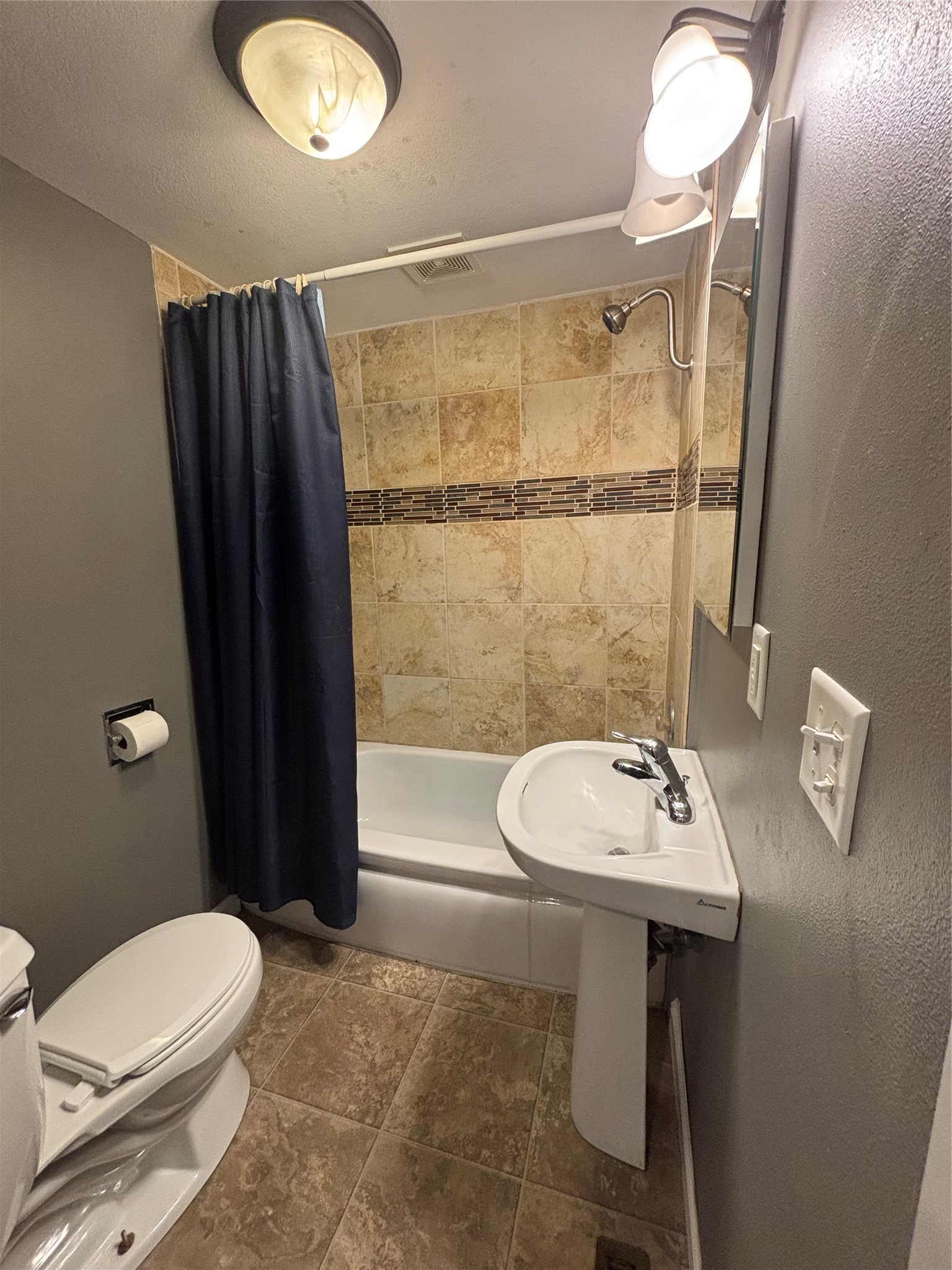 902 Queen Street Property Photo 20