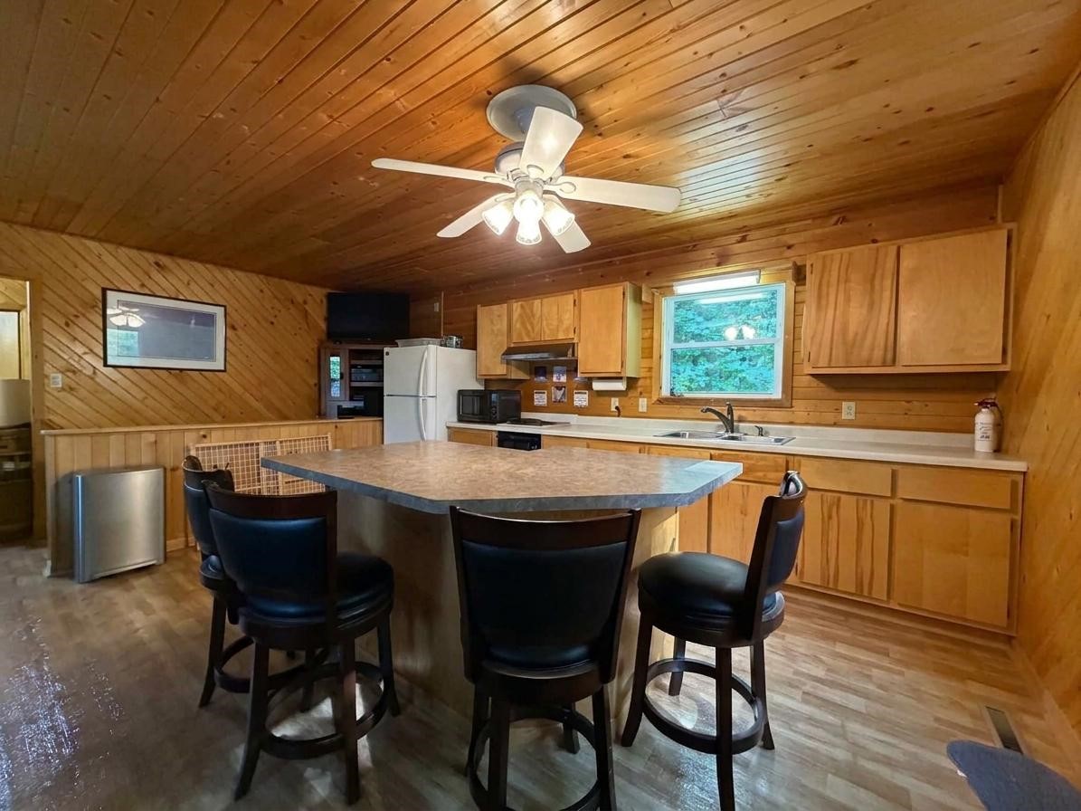 3431 N Blackhawk Road Property Photo 6