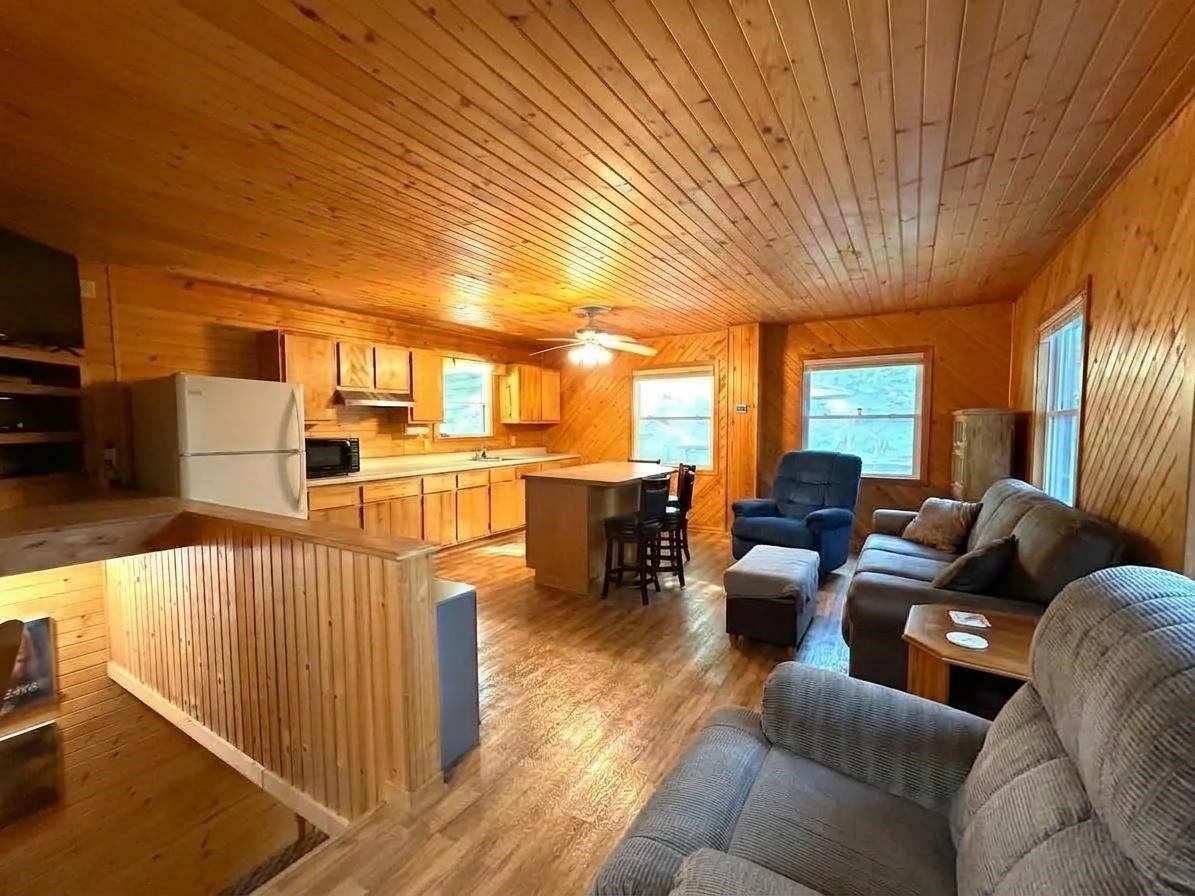 3431 N Blackhawk Road Property Photo 9