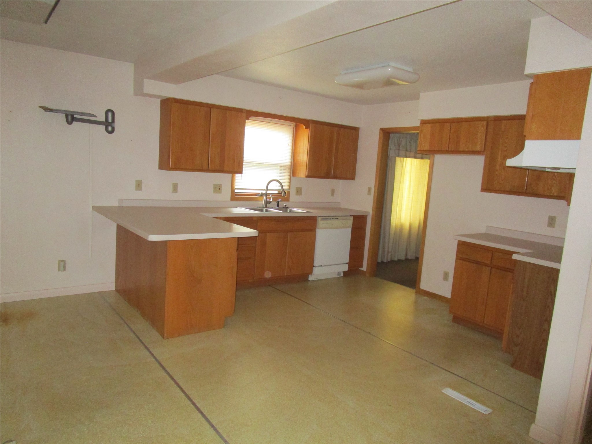 415 W 2nd Street S Property Photo 5