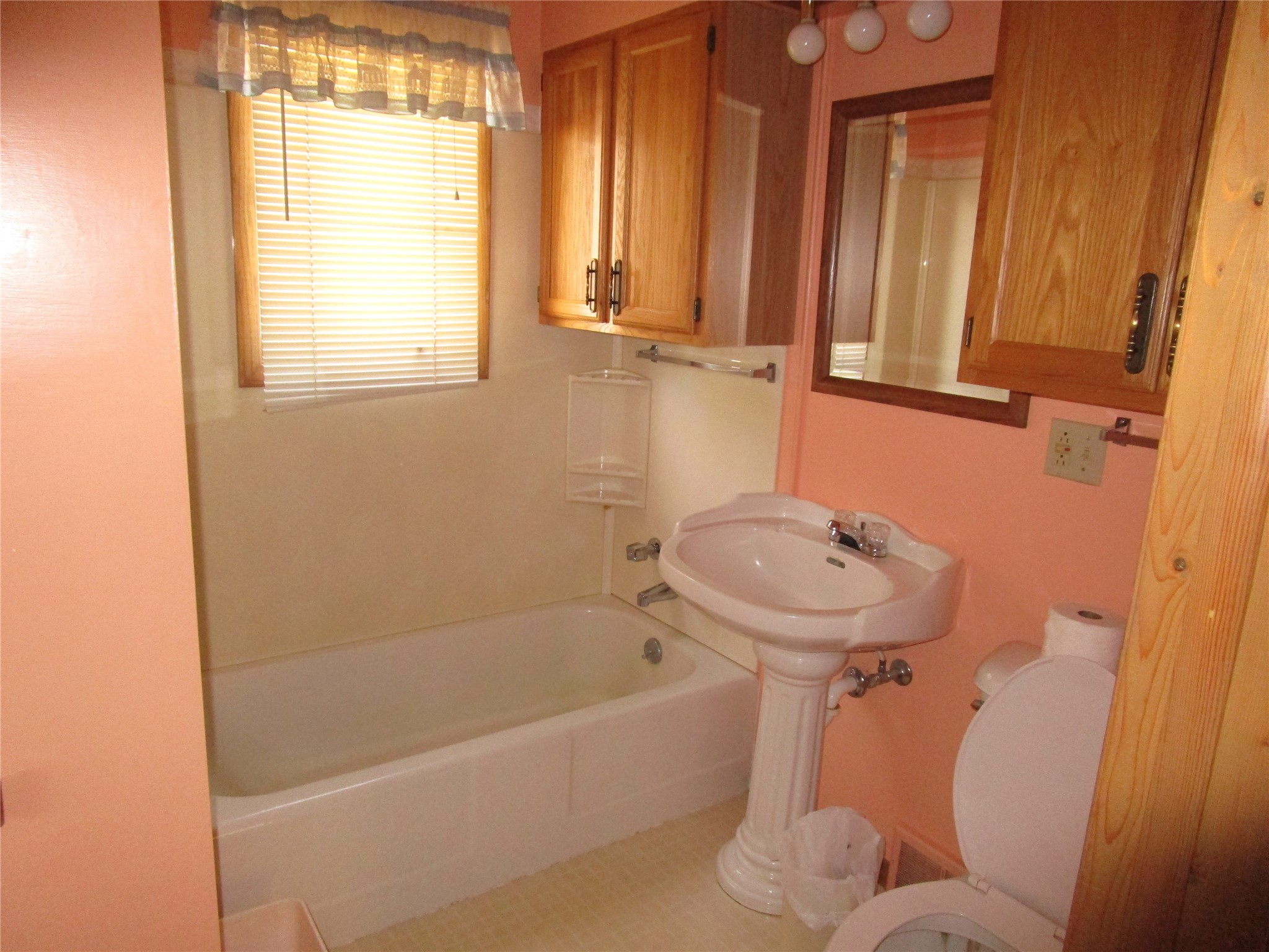 415 W 2nd Street S Property Photo 10
