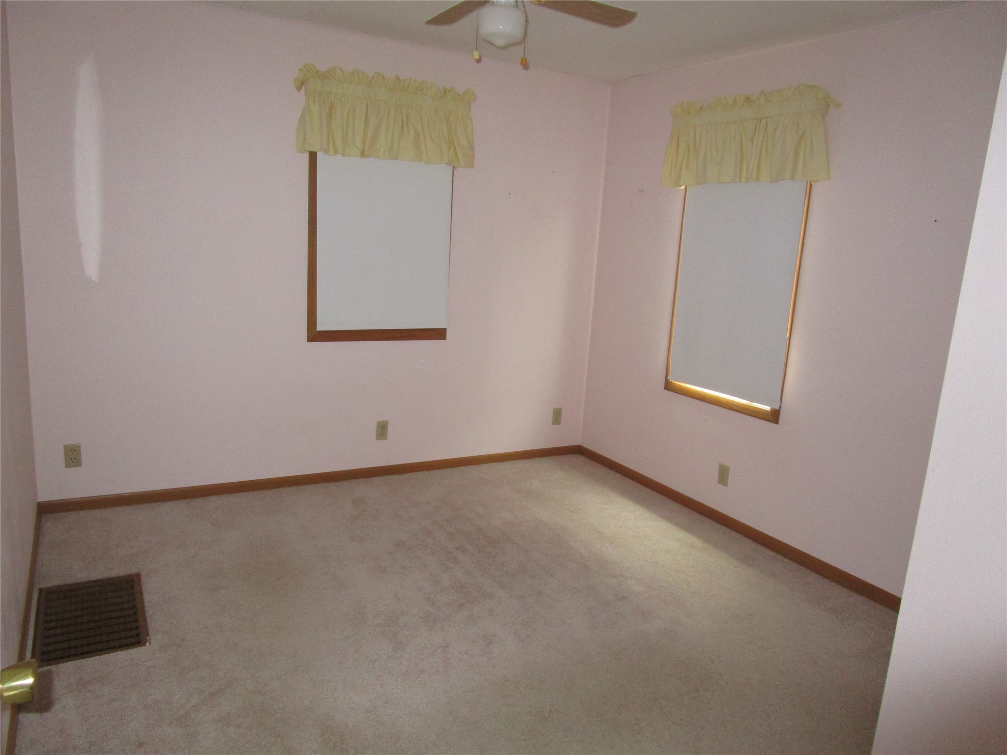 415 W 2nd Street S Property Photo 11