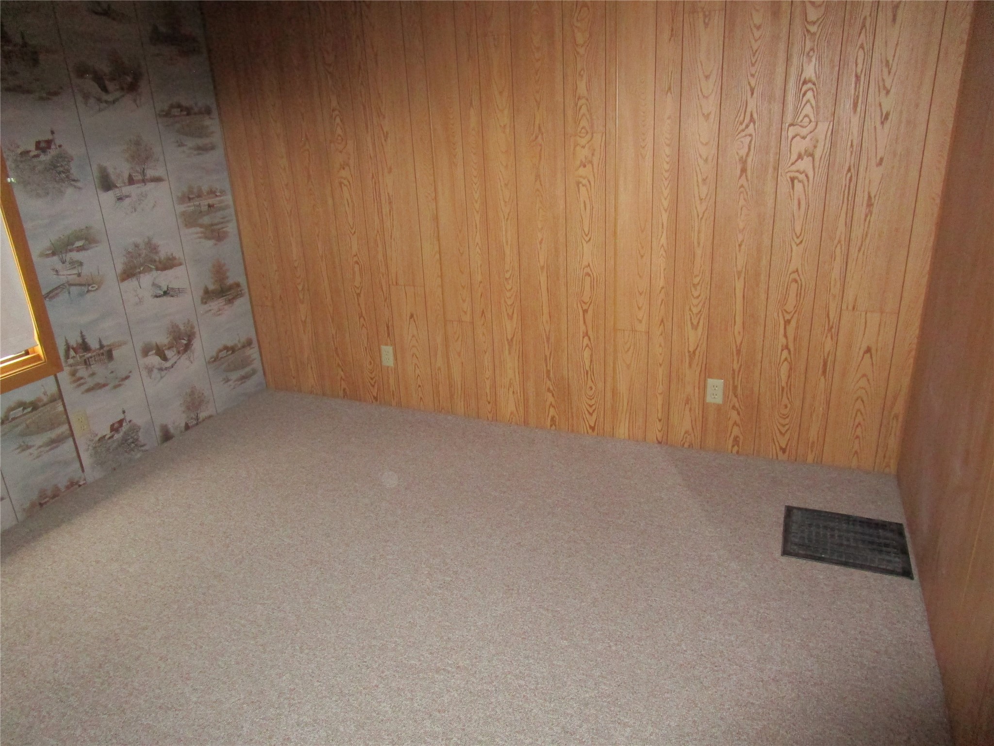 415 W 2nd Street S Property Photo 16