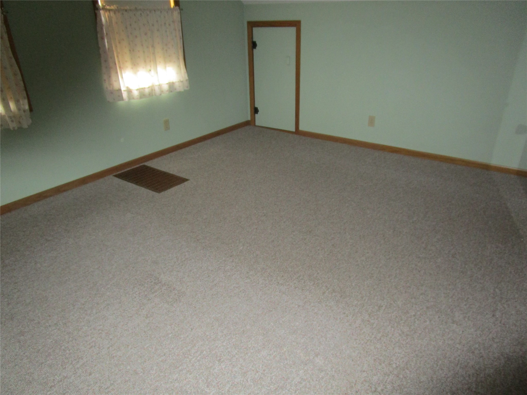 415 W 2nd Street S Property Photo 18