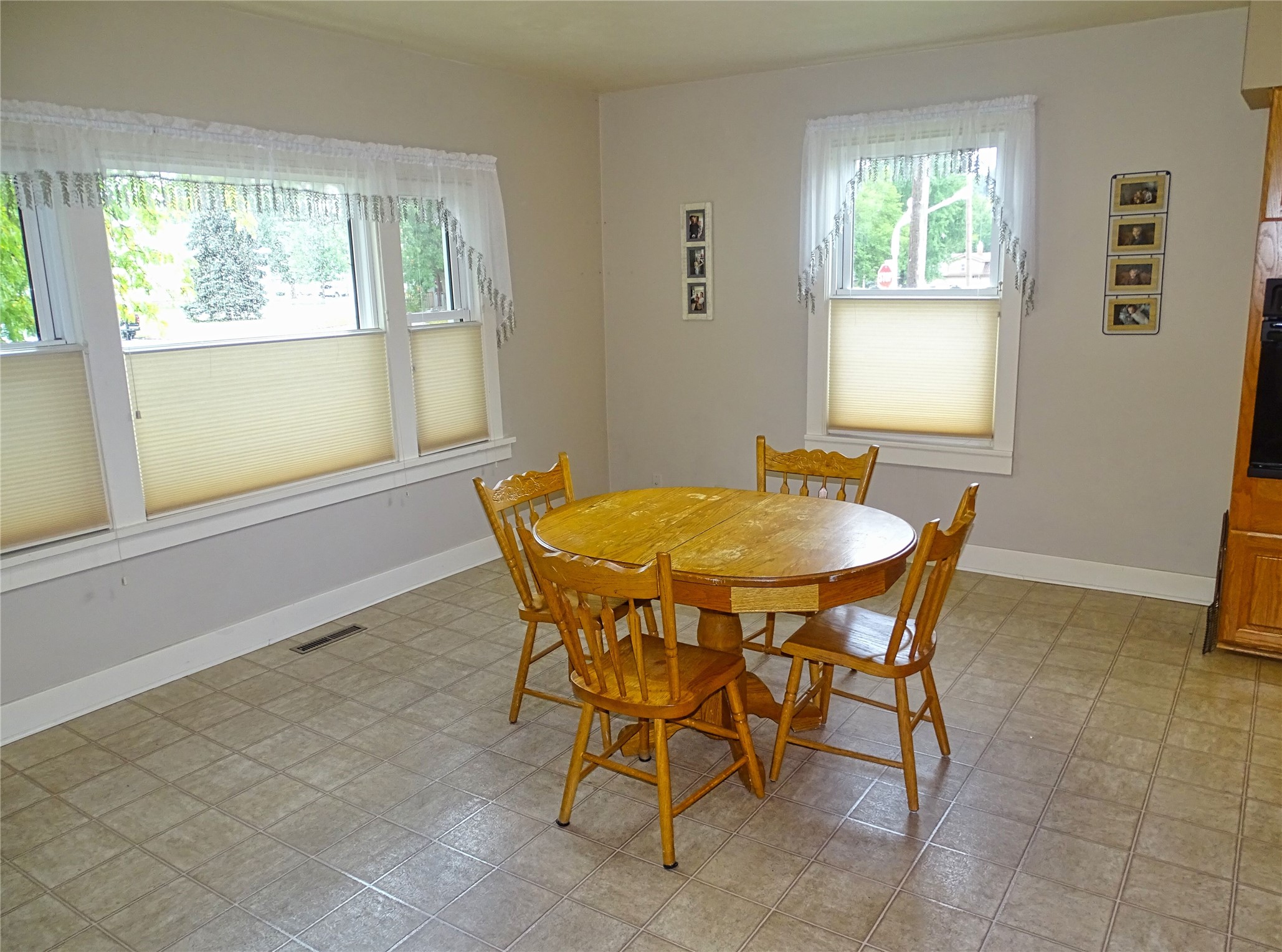 402 E Prospect Street Property Photo 9