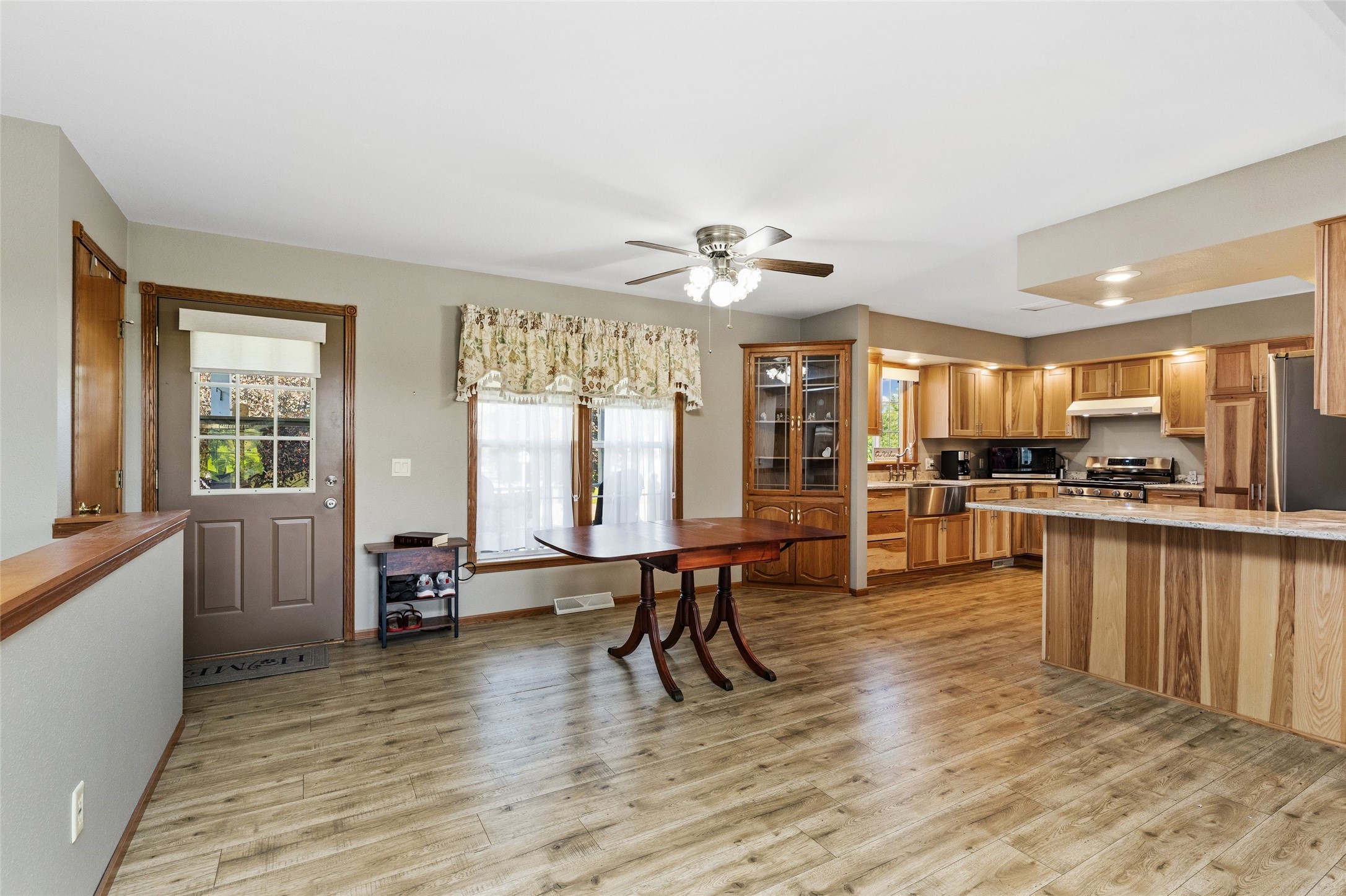 103 Whitespire Drive Property Photo 3