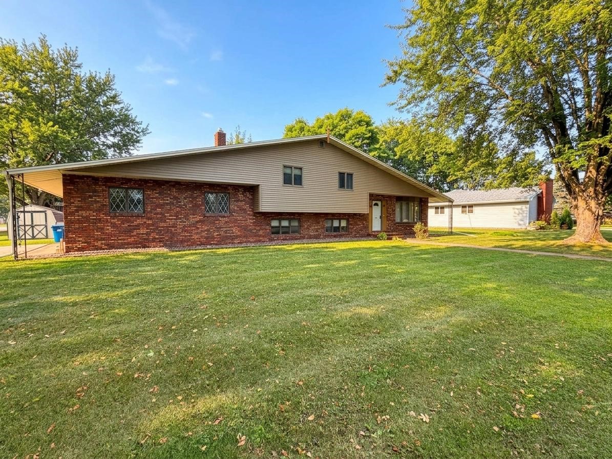 1006 N Wisconsin Avenue Property Photo 2