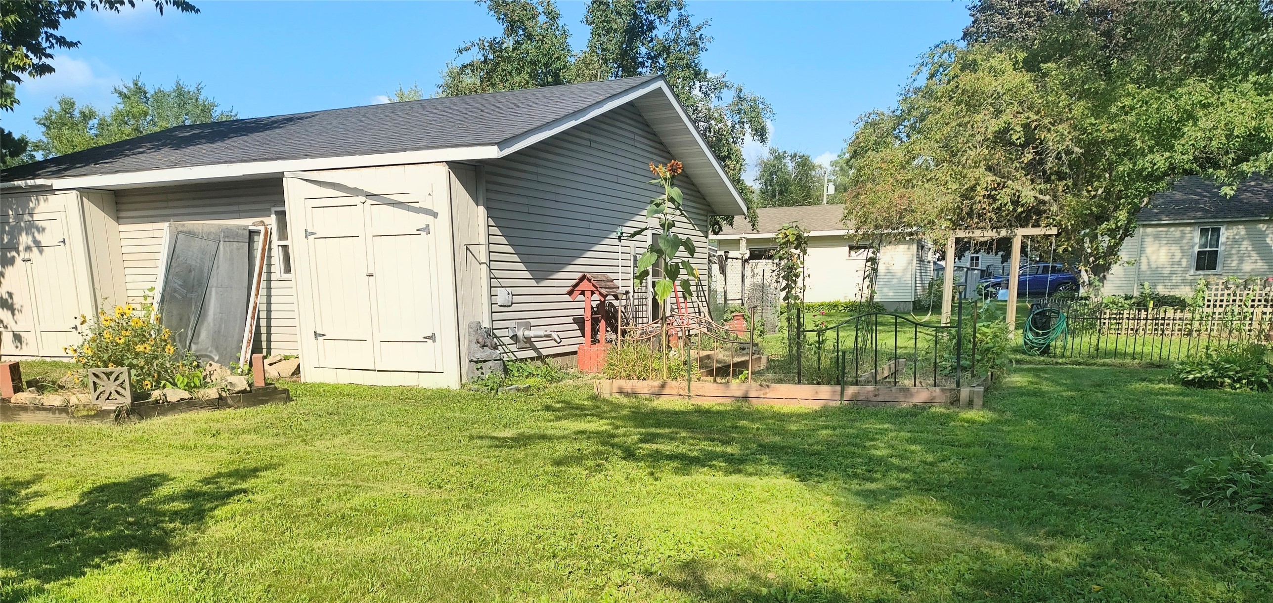 24174 6th Street Property Photo 5