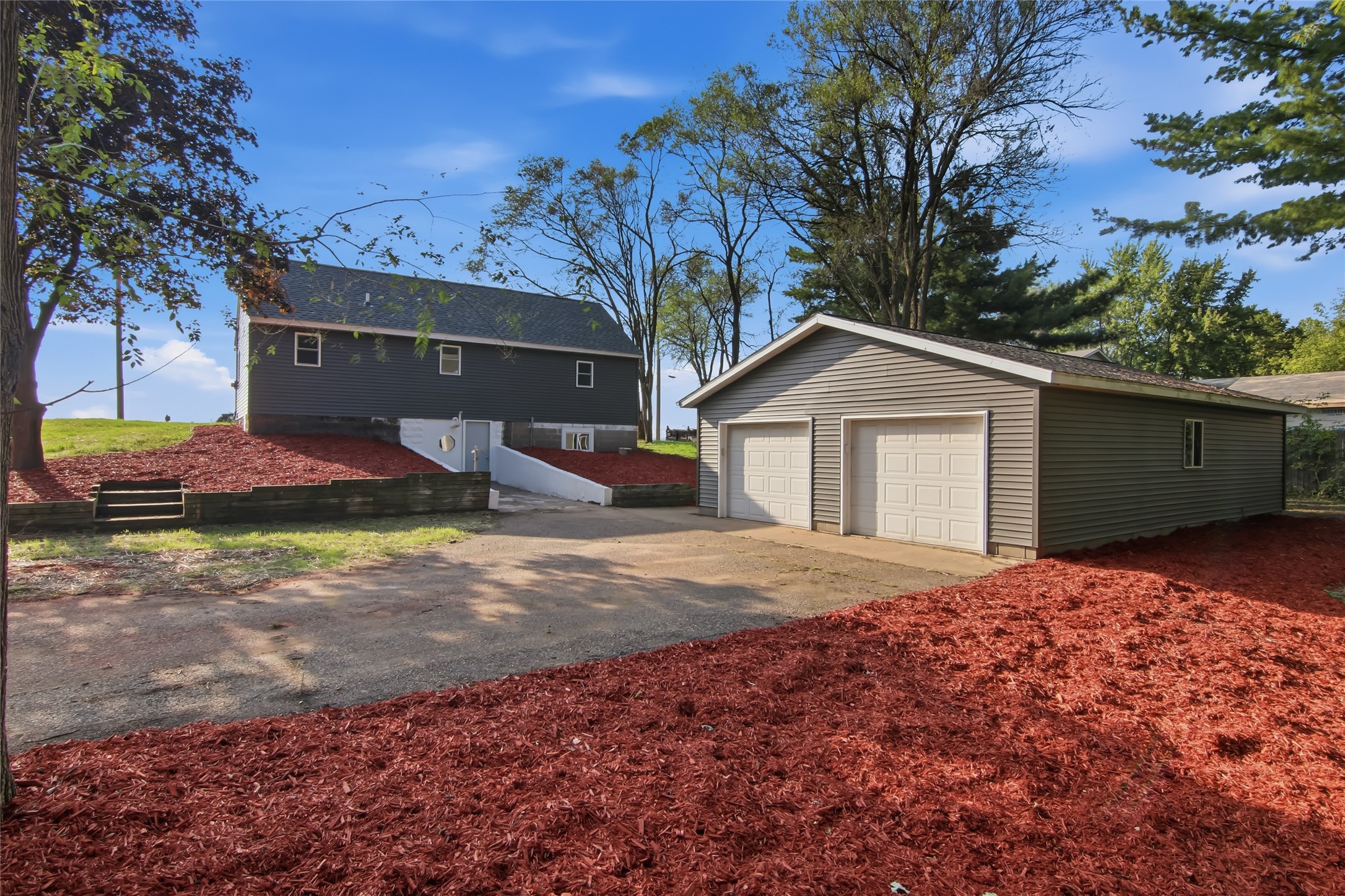 3433 Starr Avenue Property Photo 1