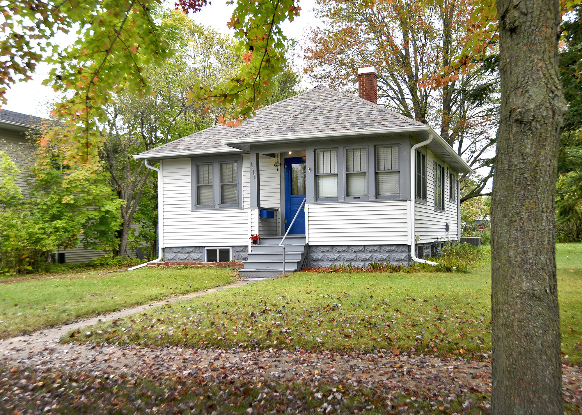 1716 6th Street E Property Photo 14
