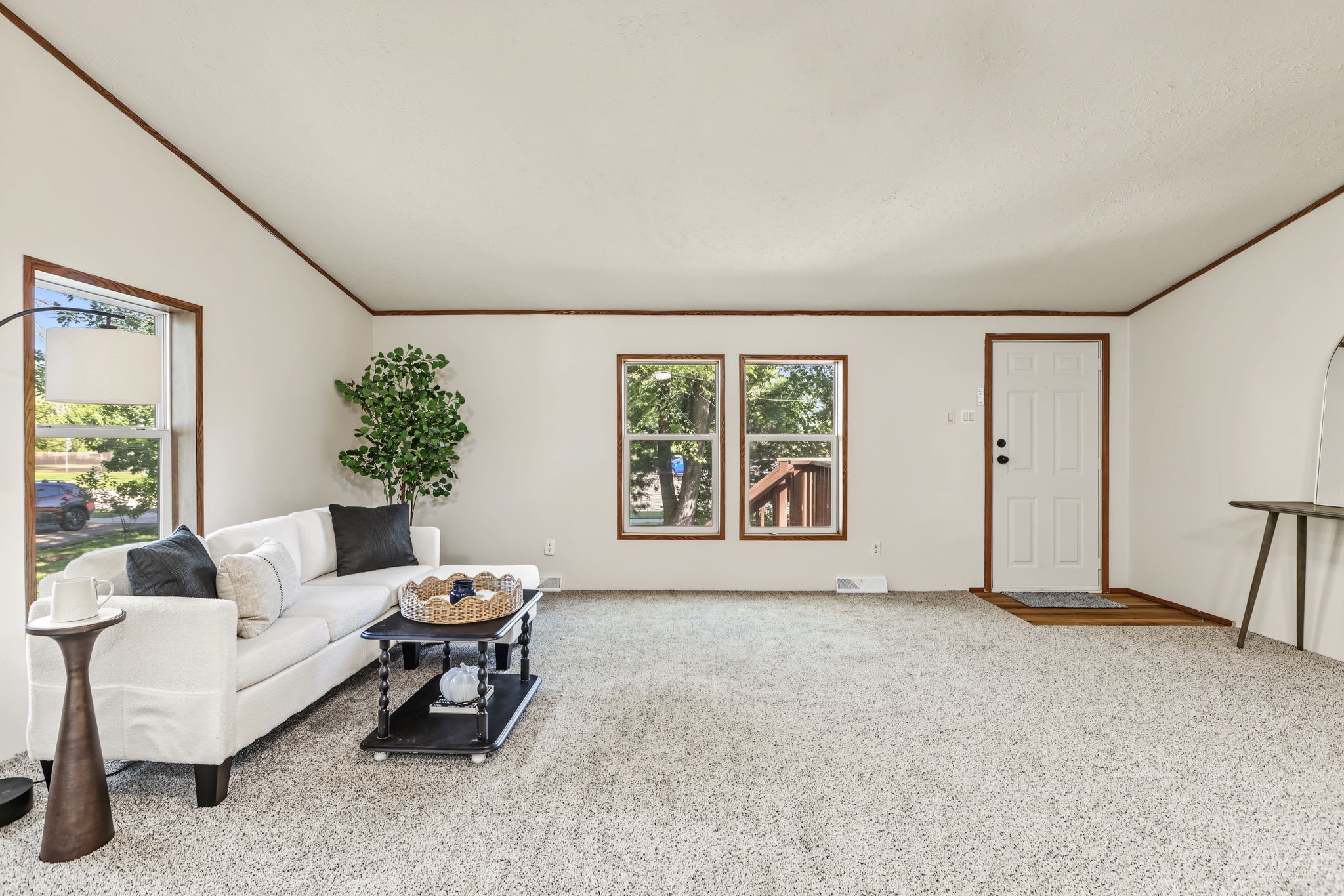 3107 W Folsom Street Property Photo 7