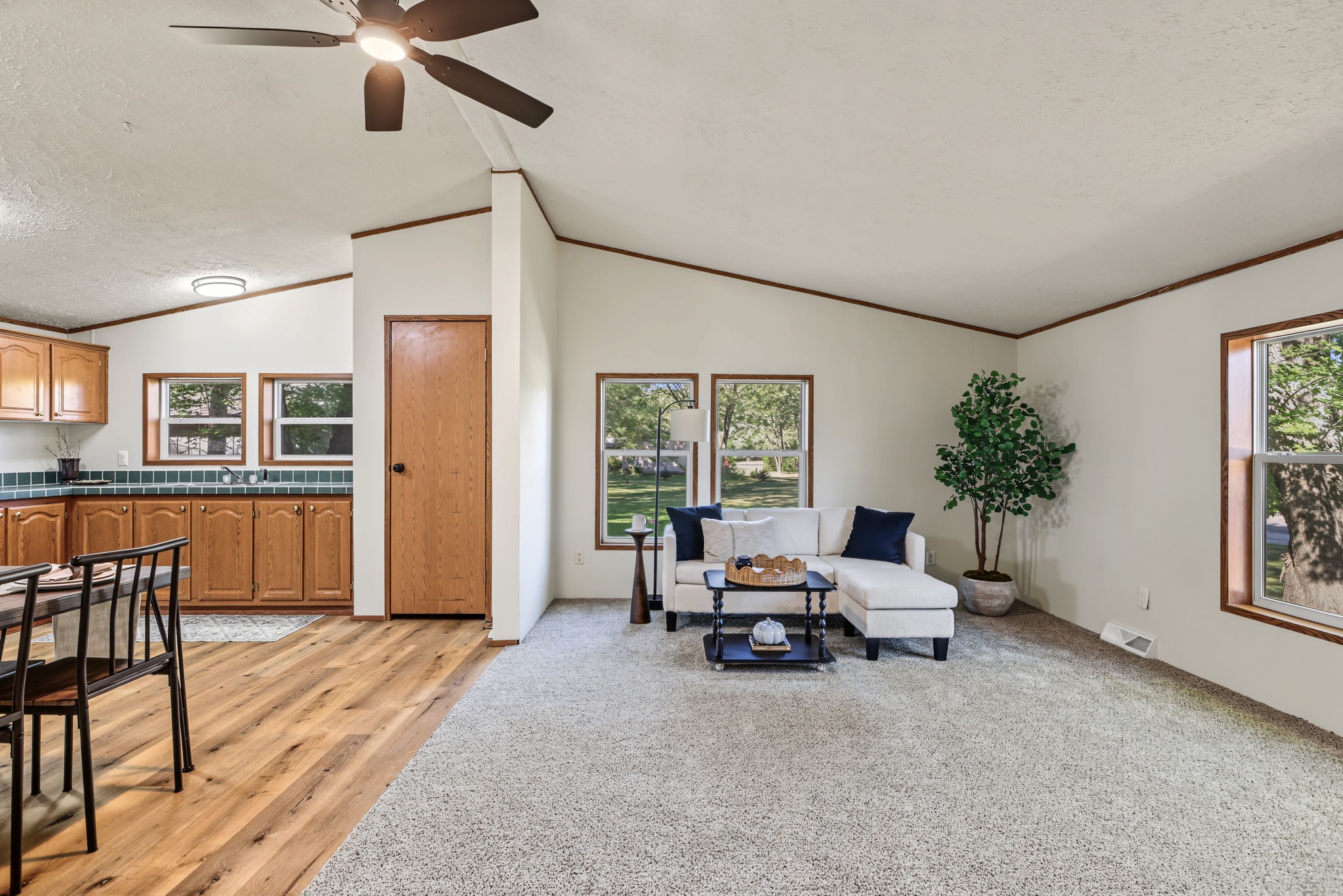 3107 W Folsom Street Property Photo 9
