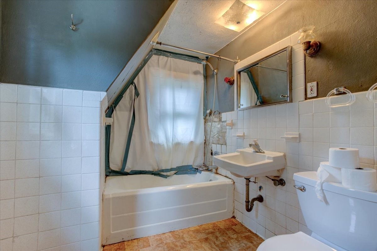 519 W 12th Avenue Property Photo 17