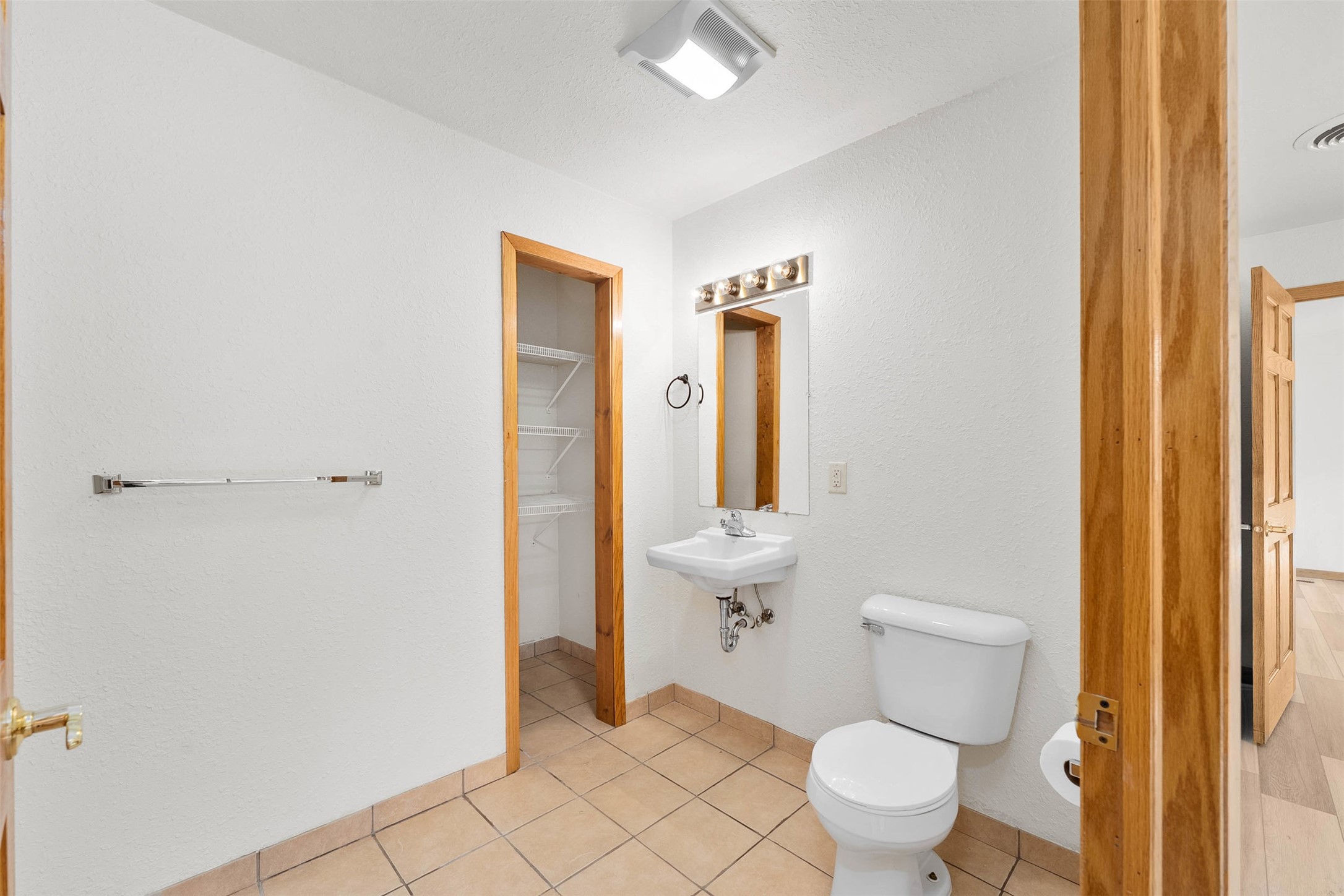 1013 Division Street 1-11 Property Photo 17