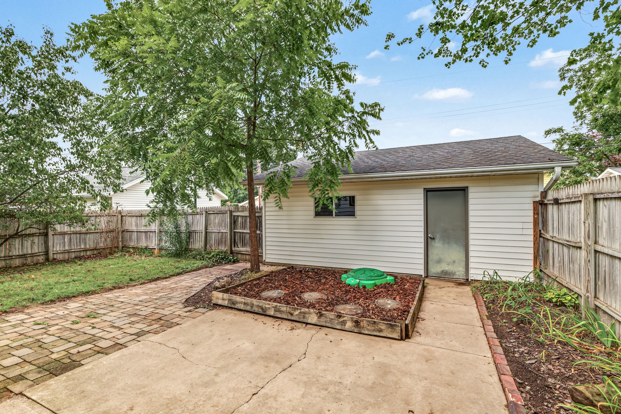 1616 Emery Street Property Photo 38