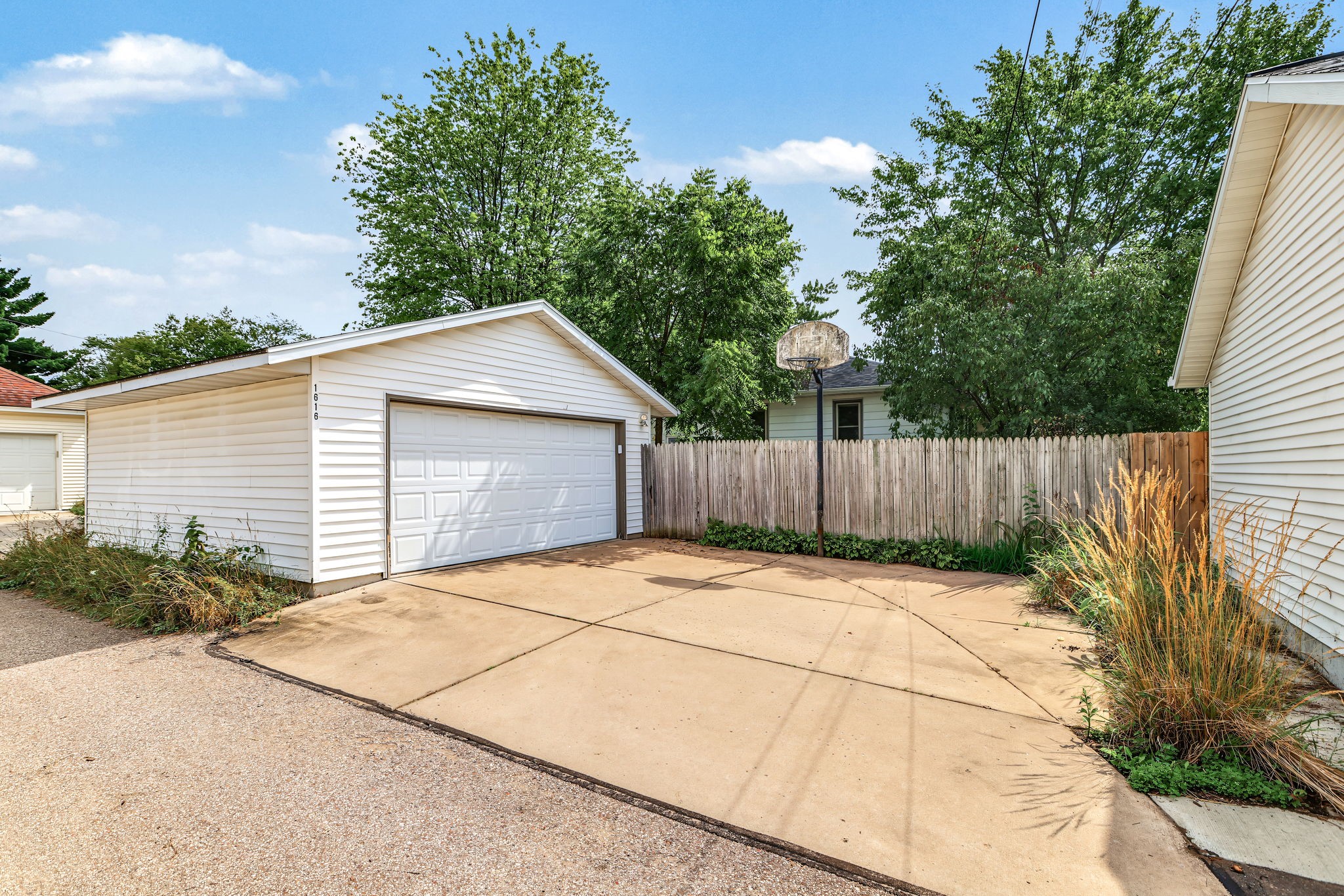1616 Emery Street Property Photo 39