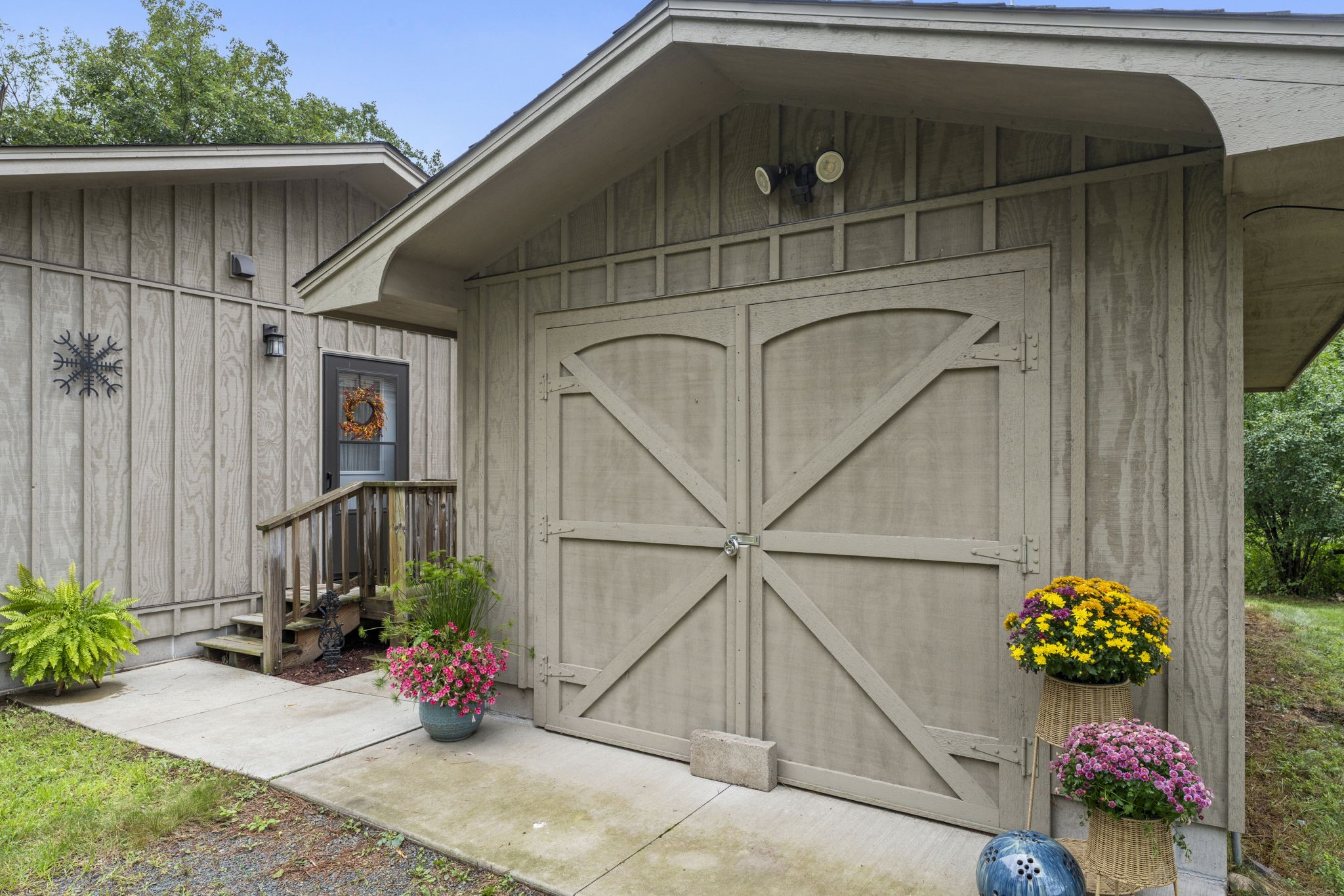 1604941 Property Photo 3
