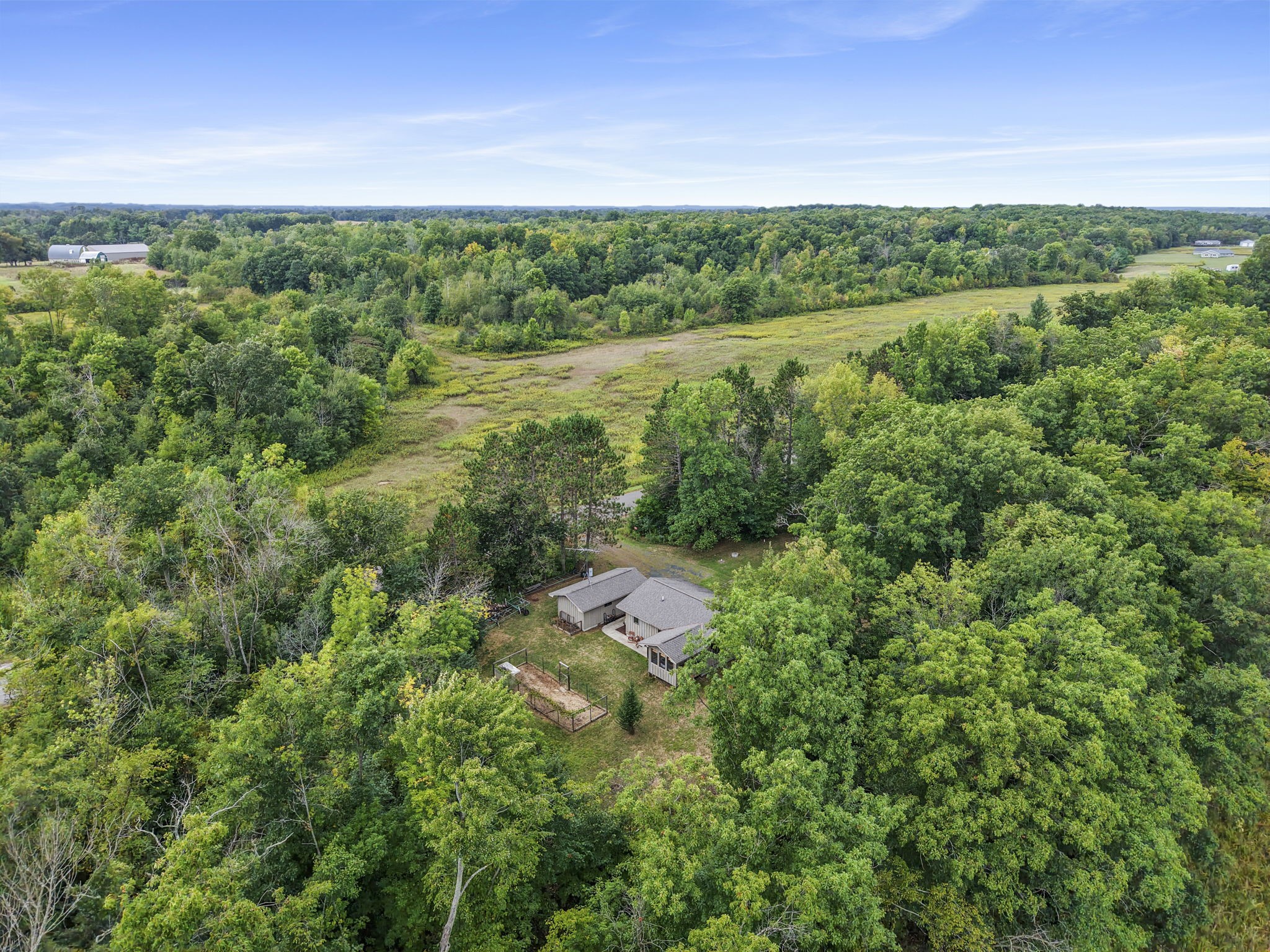 1604941 Property Photo 3