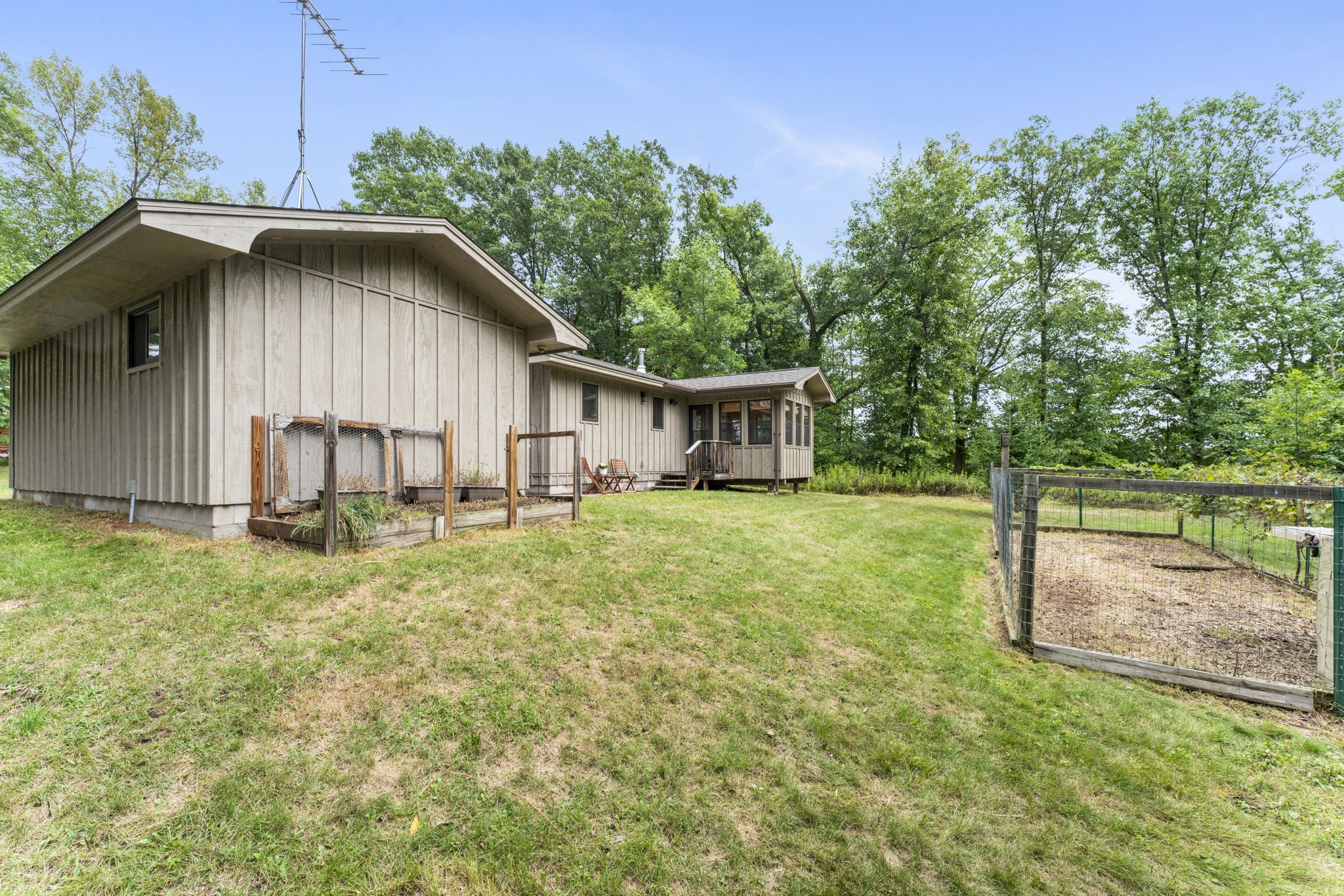 1604941 Property Photo 23