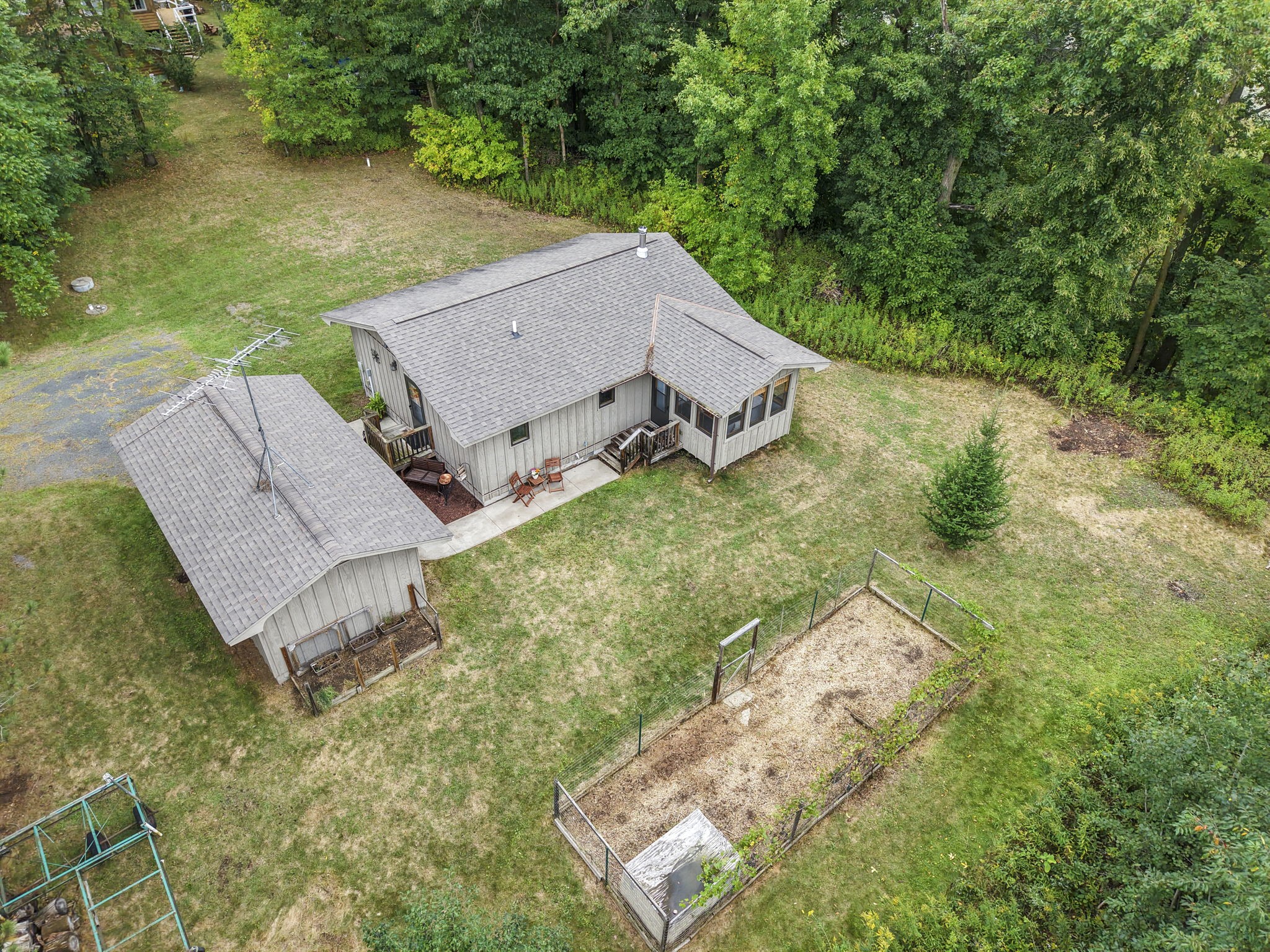 1604941 Property Photo 26