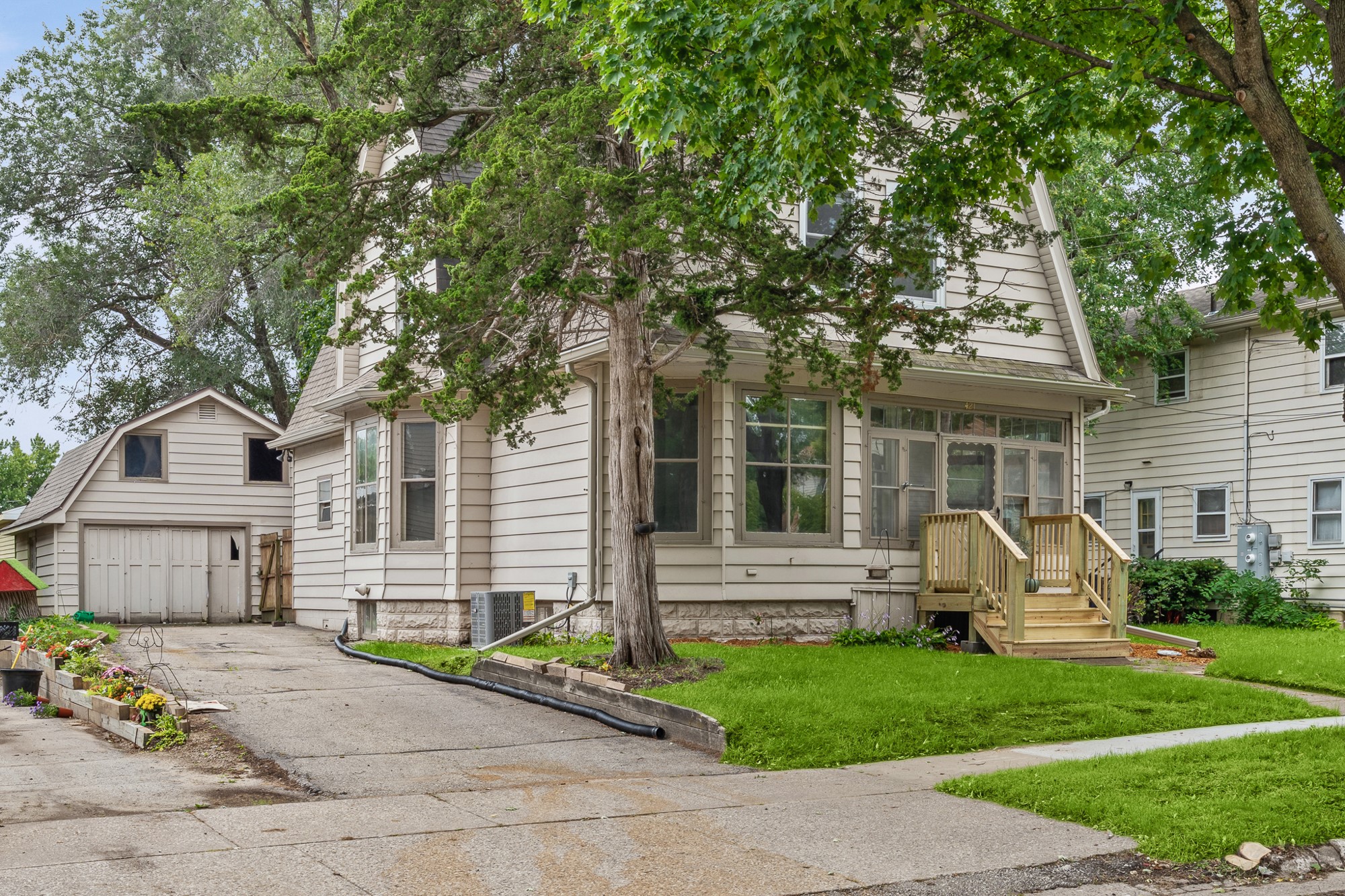 421 Hill Street Property Photo 2
