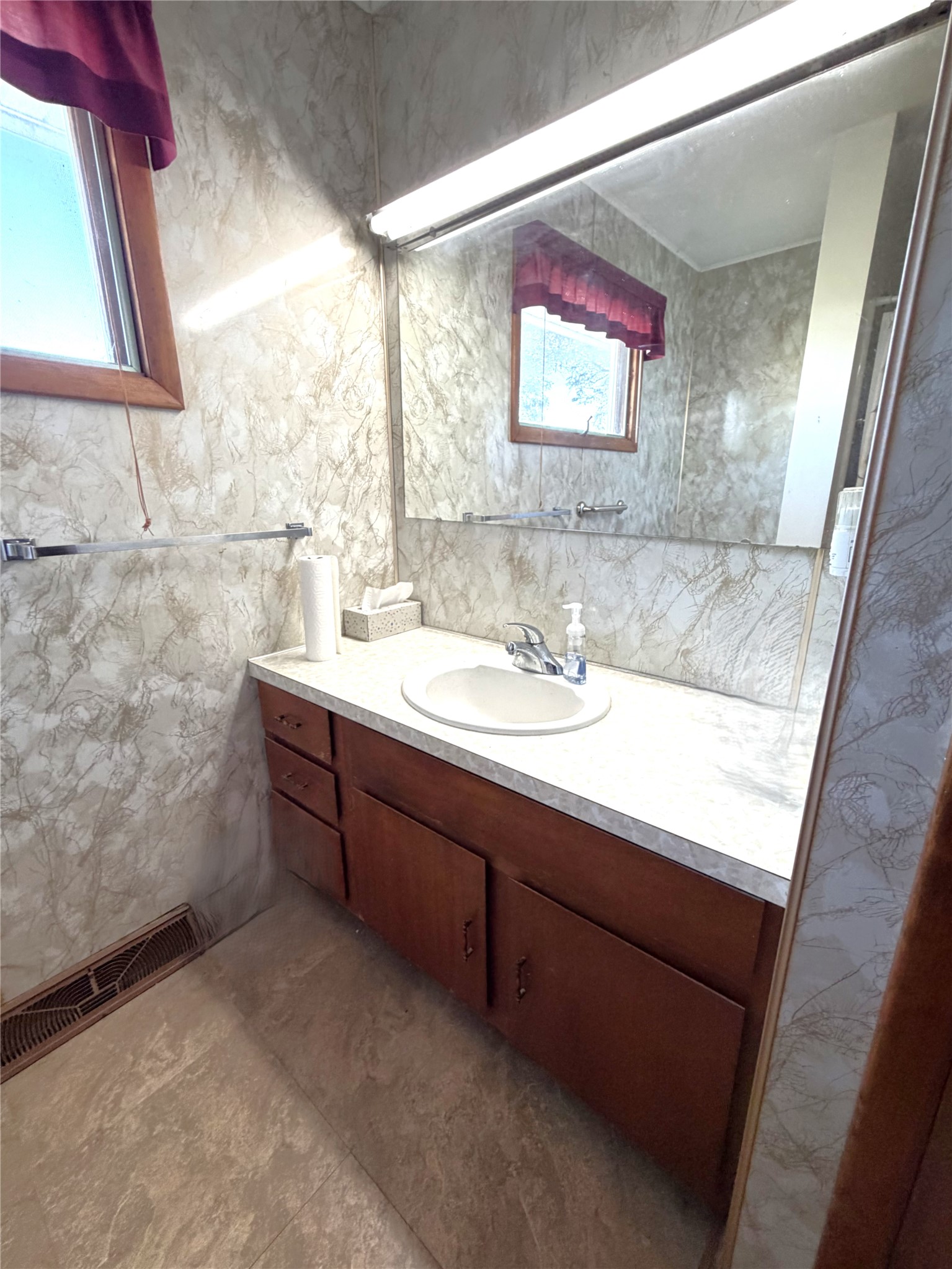331 4th Street Property Photo 8