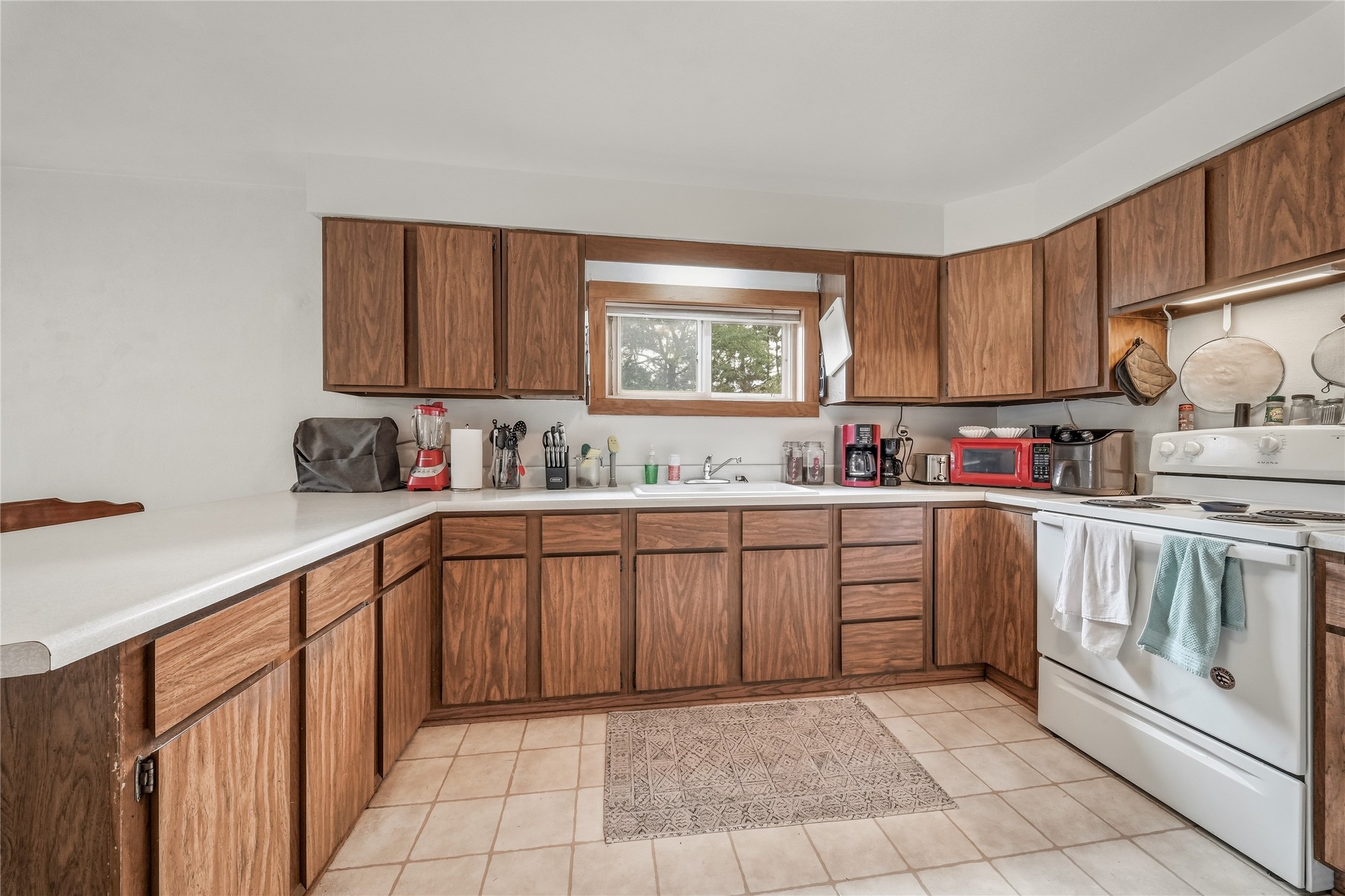 310 University Street Property Photo 5