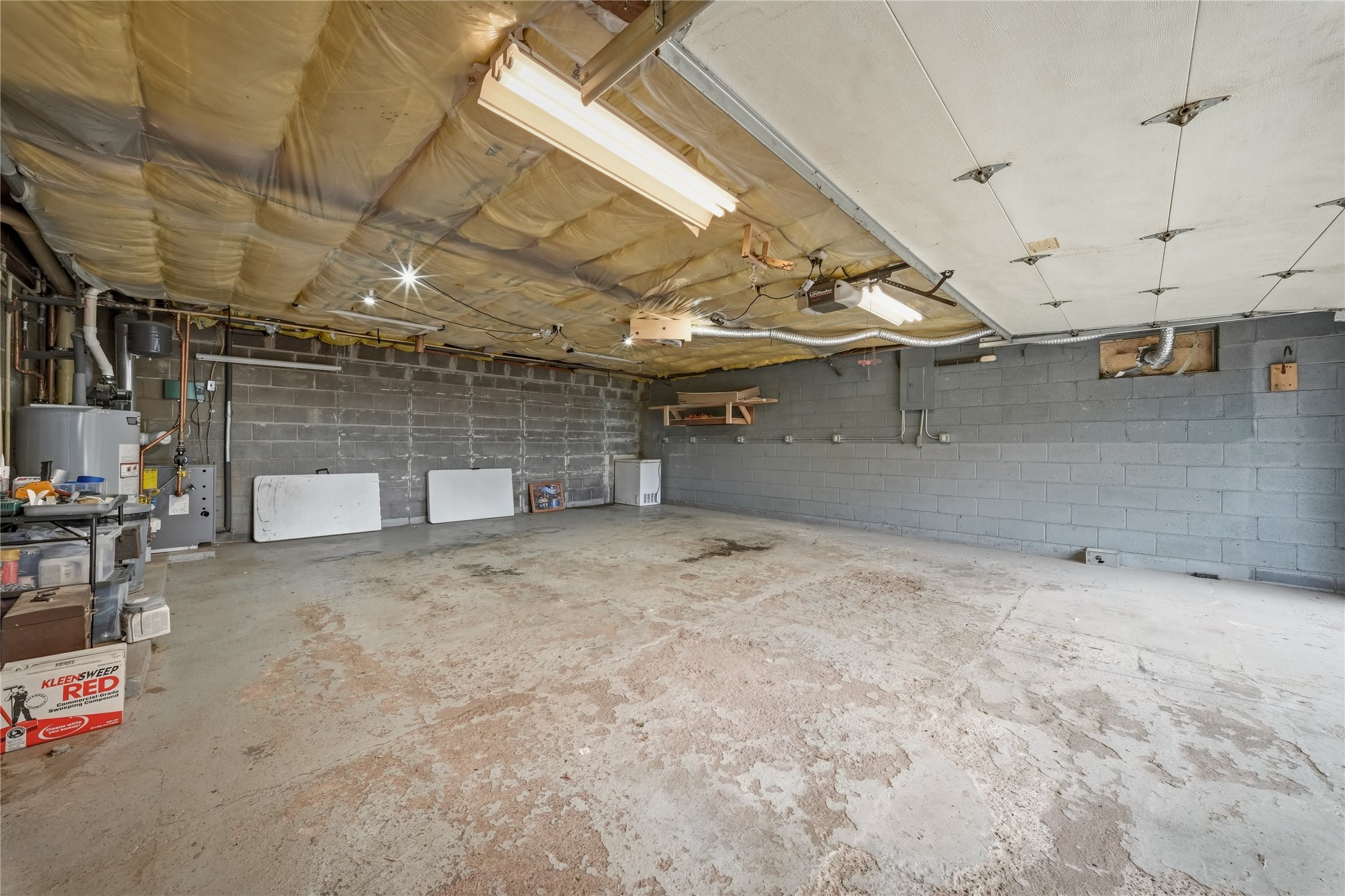 310 University Street Property Photo 38