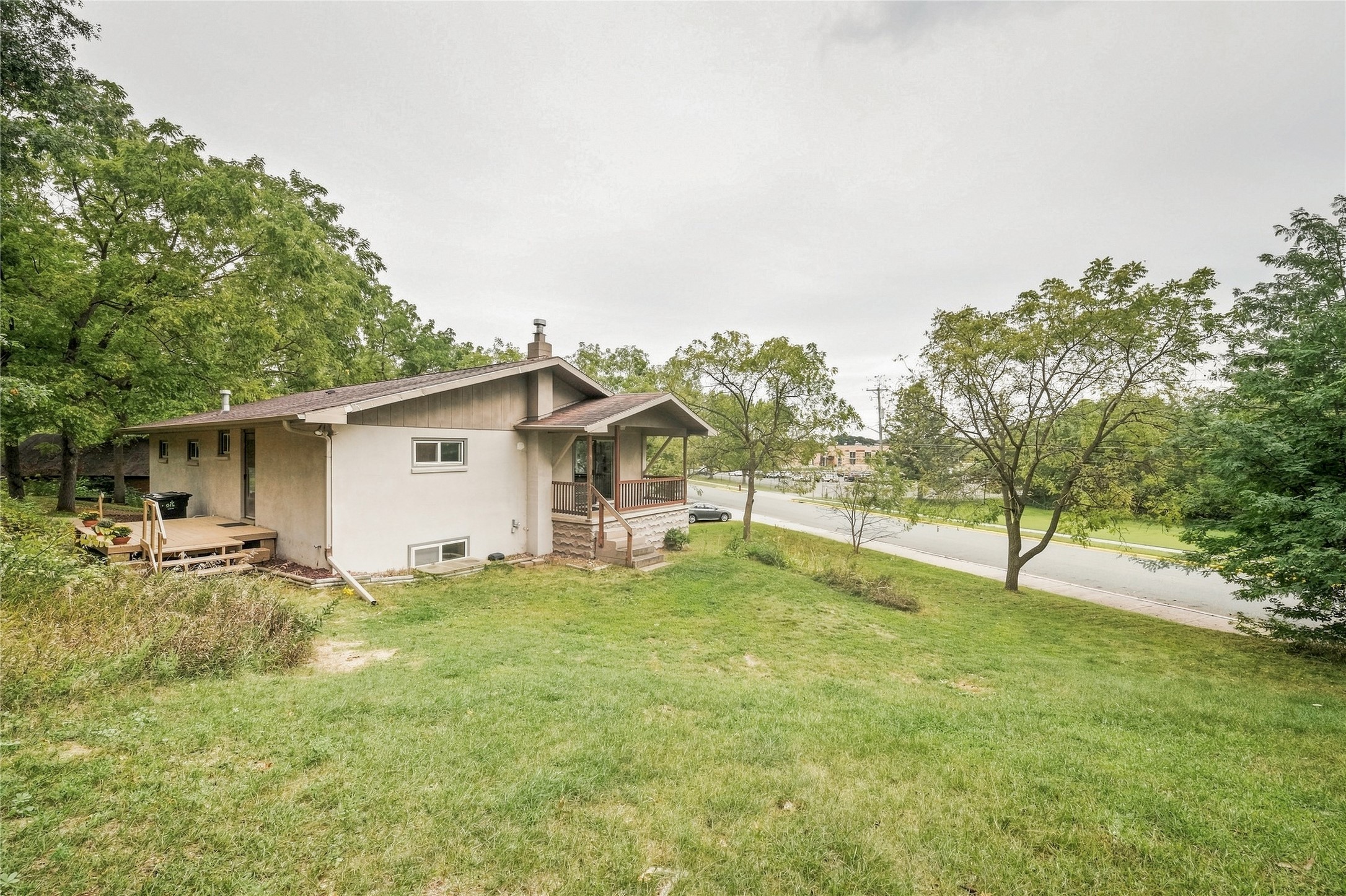 310 University Street Property Photo 43