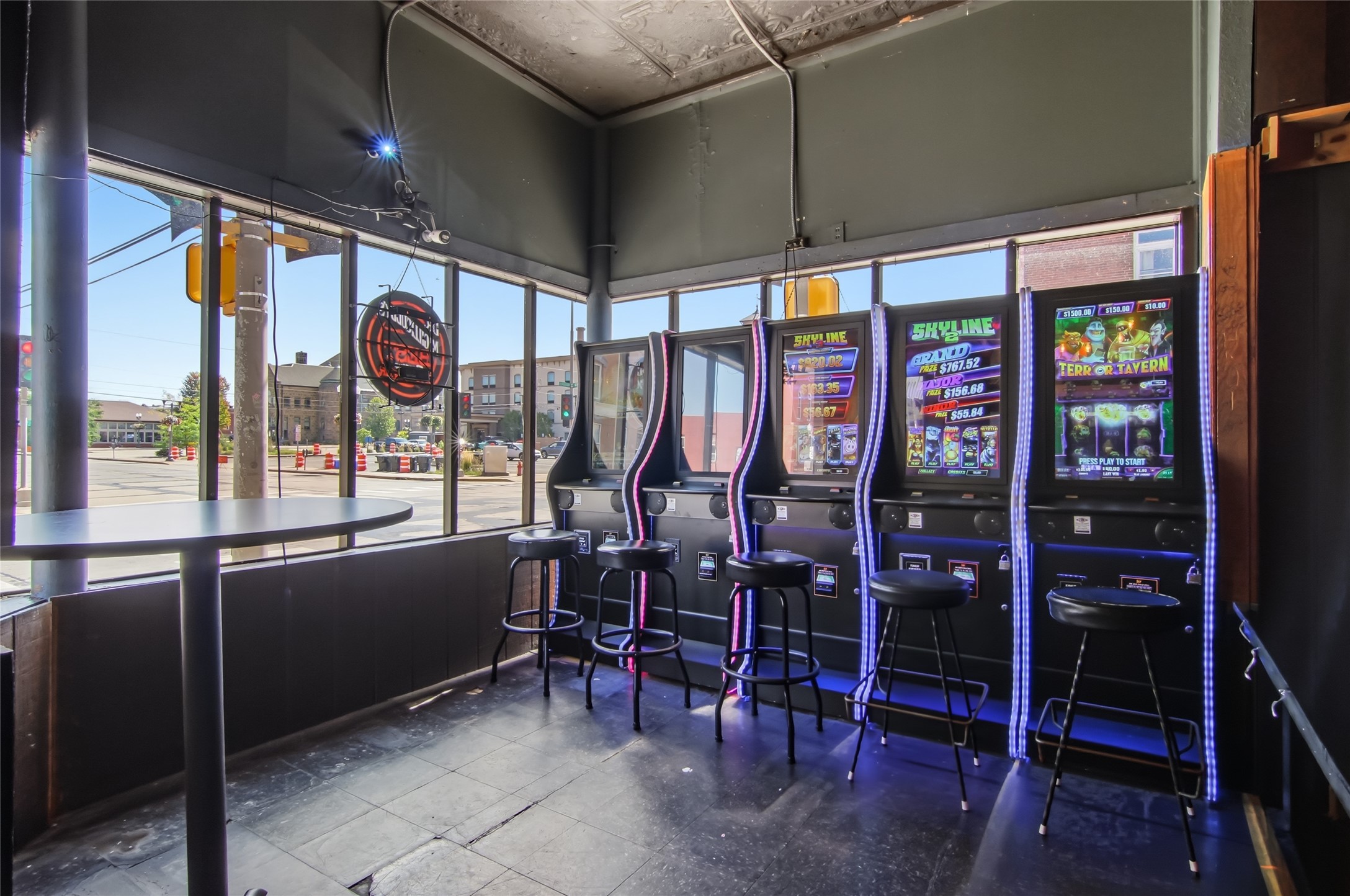 545 S Broadway Street Property Photo 16