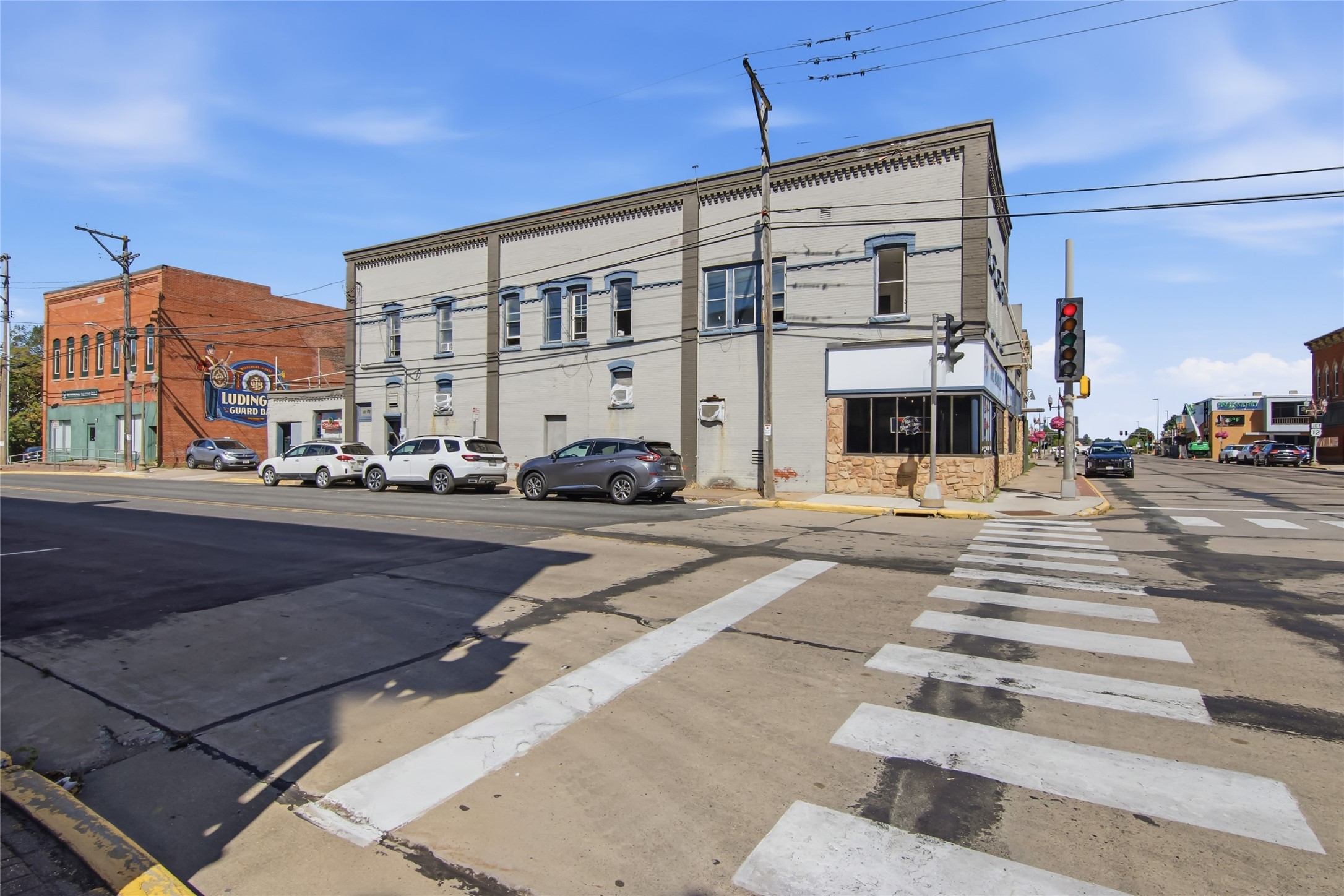 545 S Broadway Street Property Photo 25