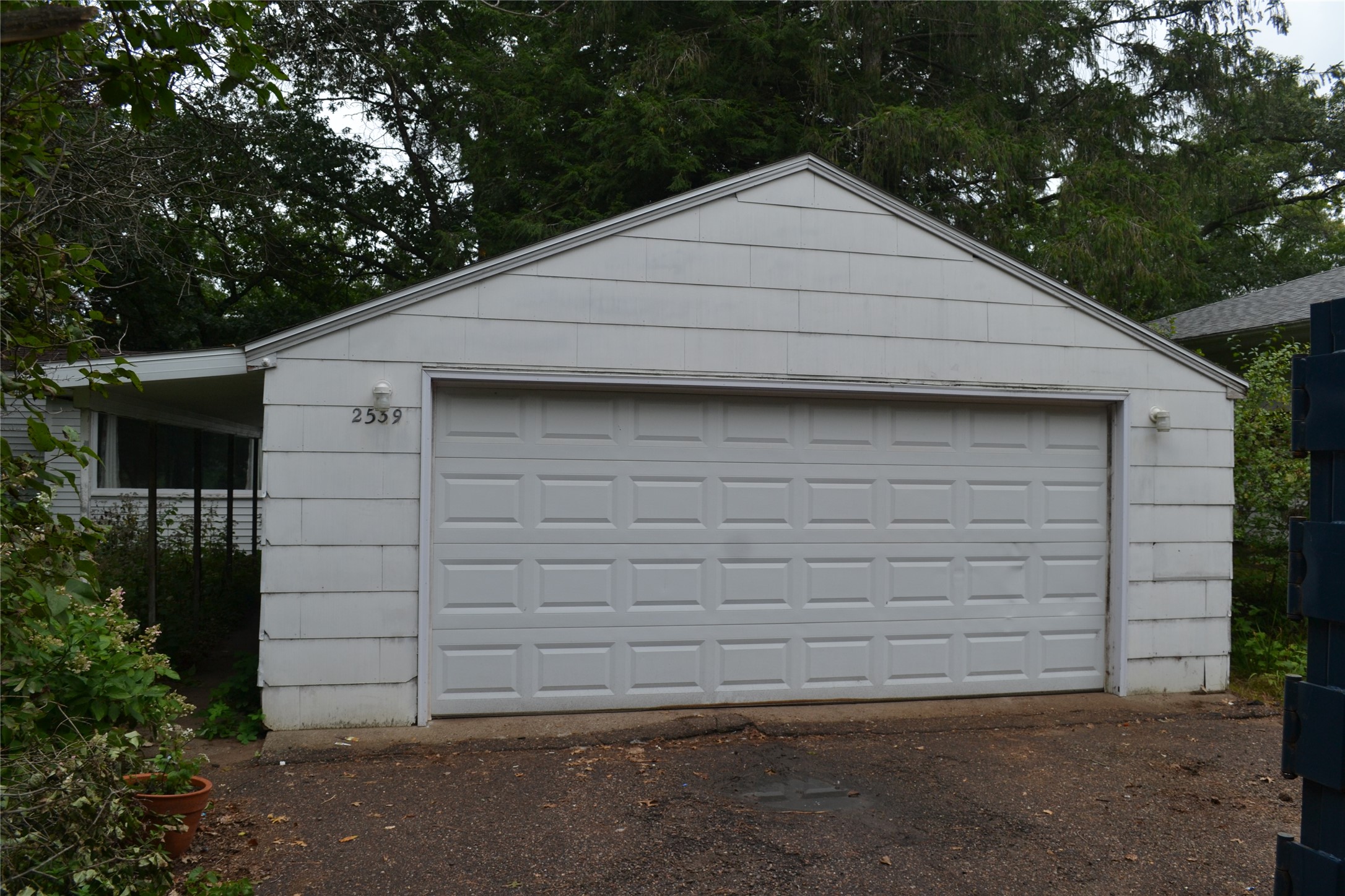 2539 113th Street Property Photo 3