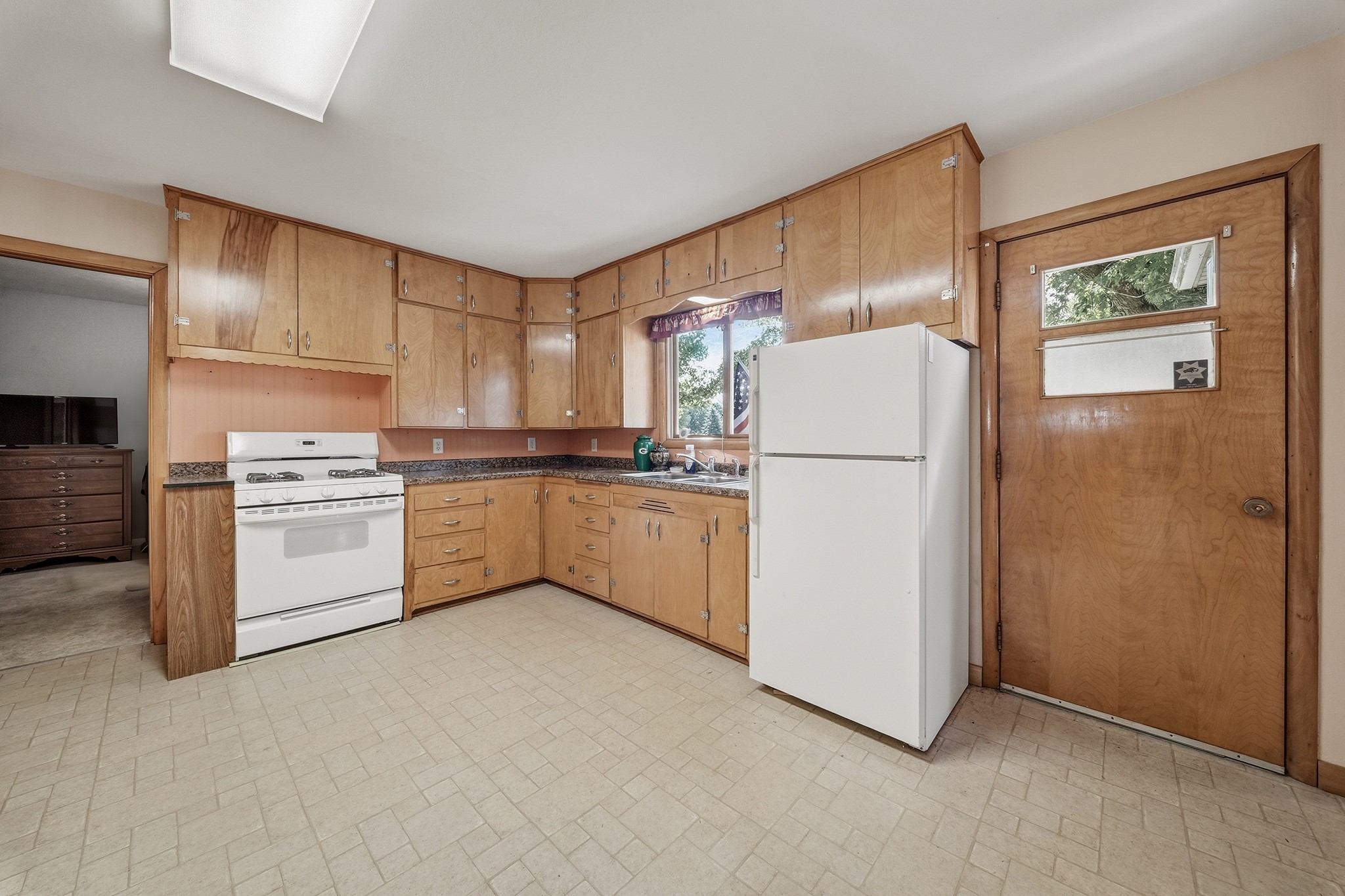 406 E Birch Street Property Photo 9