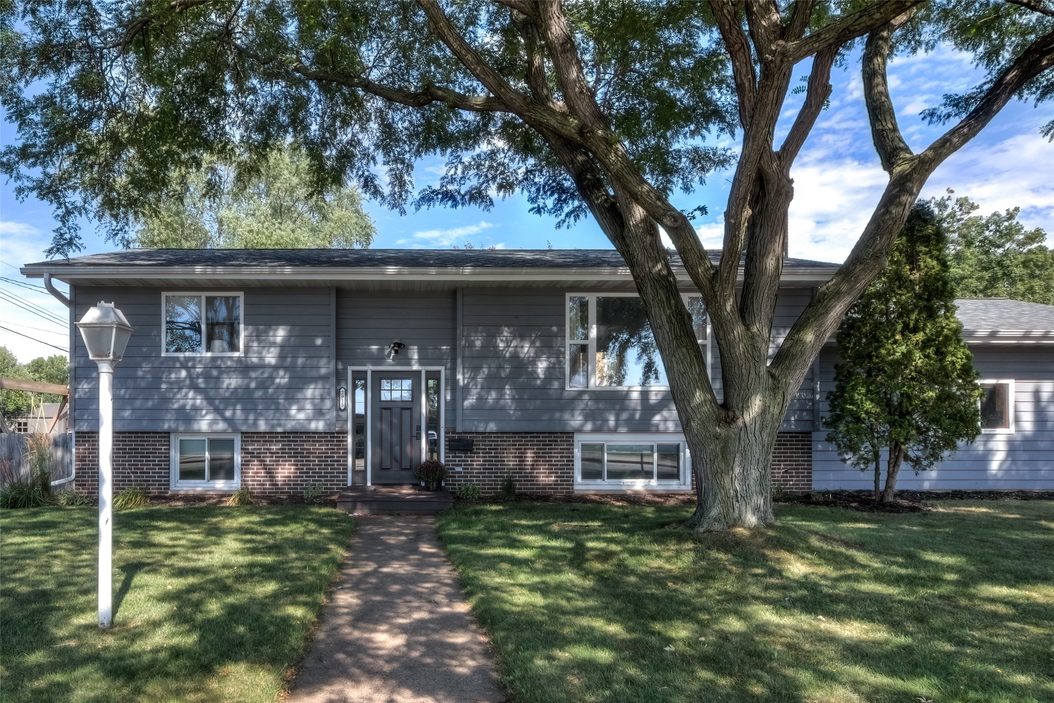 2915 Eisenhower Street Property Photo 1