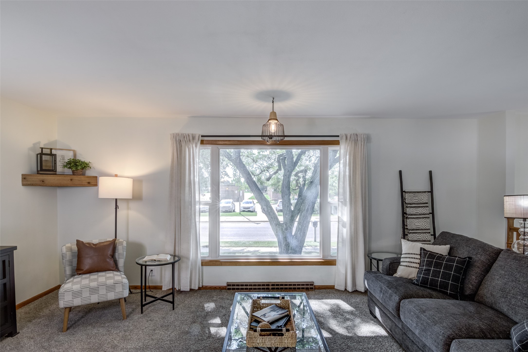 2915 Eisenhower Street Property Photo 4