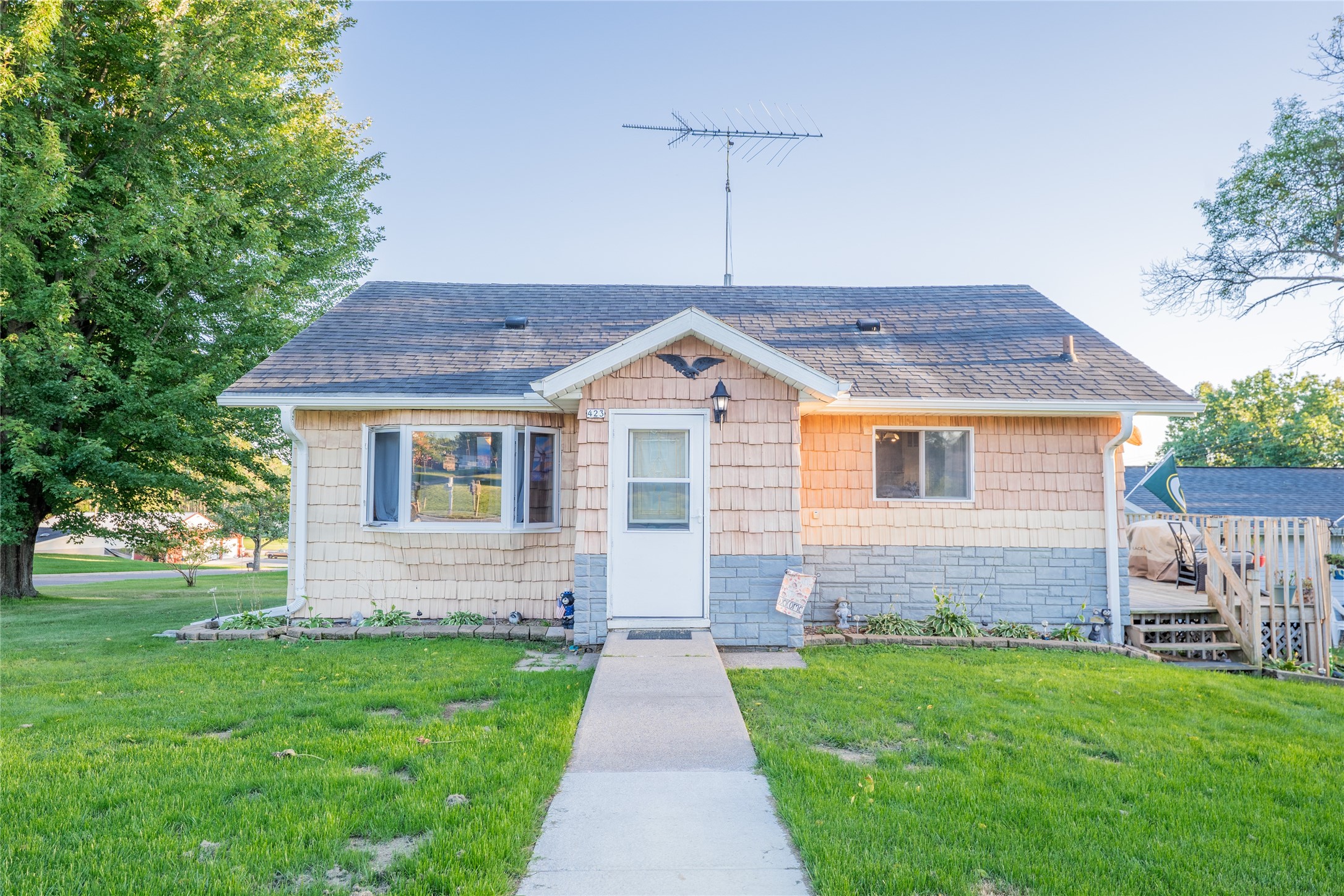 423 Bates Street Property Photo 1