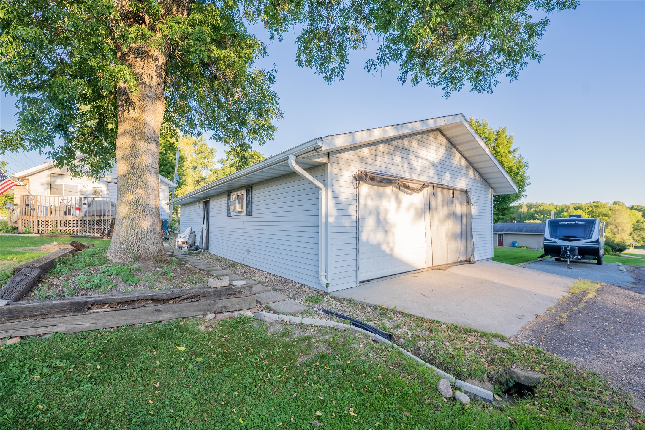 423 Bates Street Property Photo 5